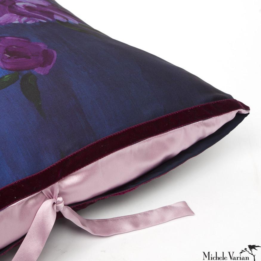 Américain Oreiller en soie imprimé Inky Floral en vente