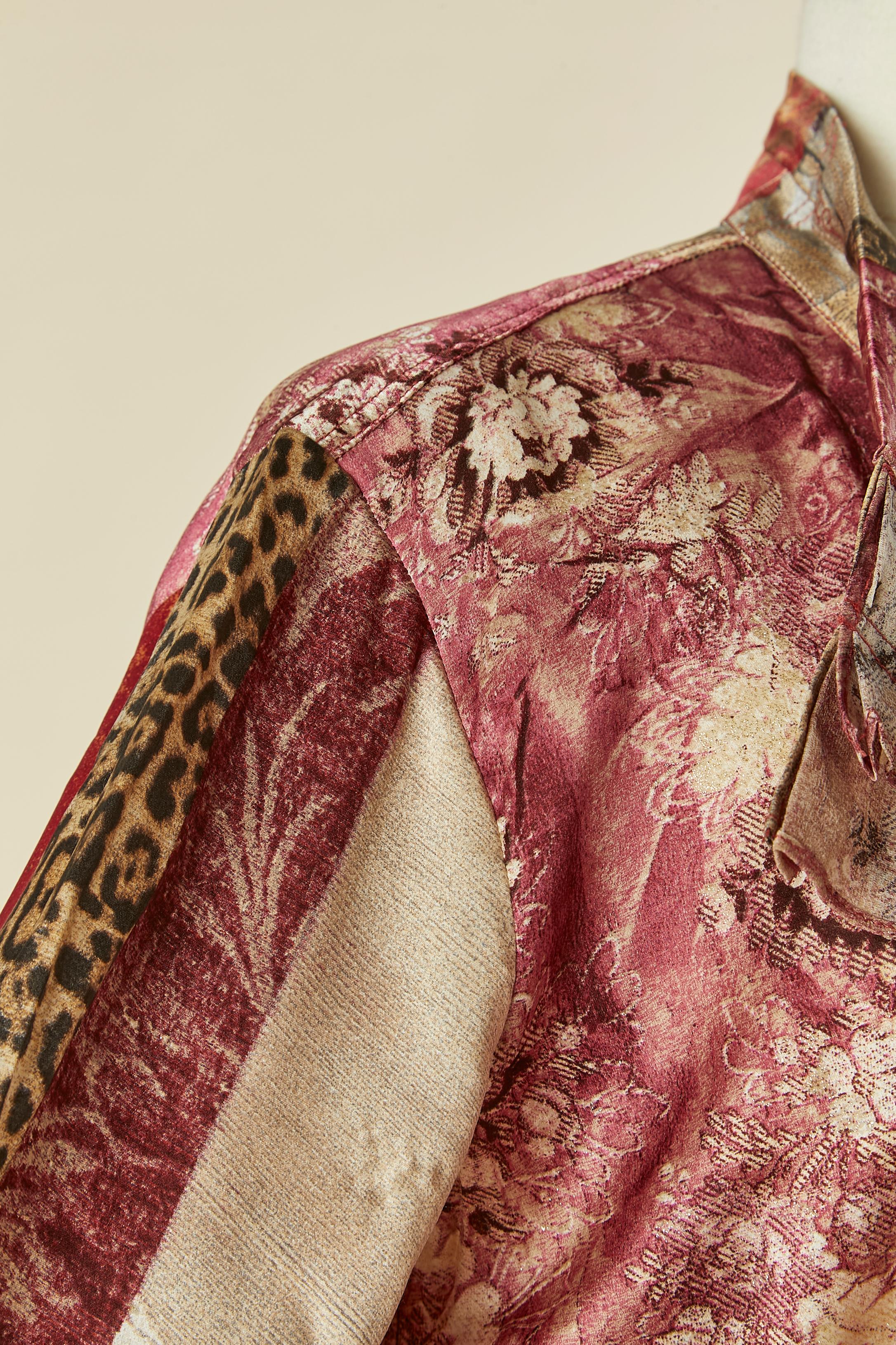 Chemise en soie imprimée avec jabot et fermeture à nœud sur le devant Roberto Cavalli Pour femmes en vente