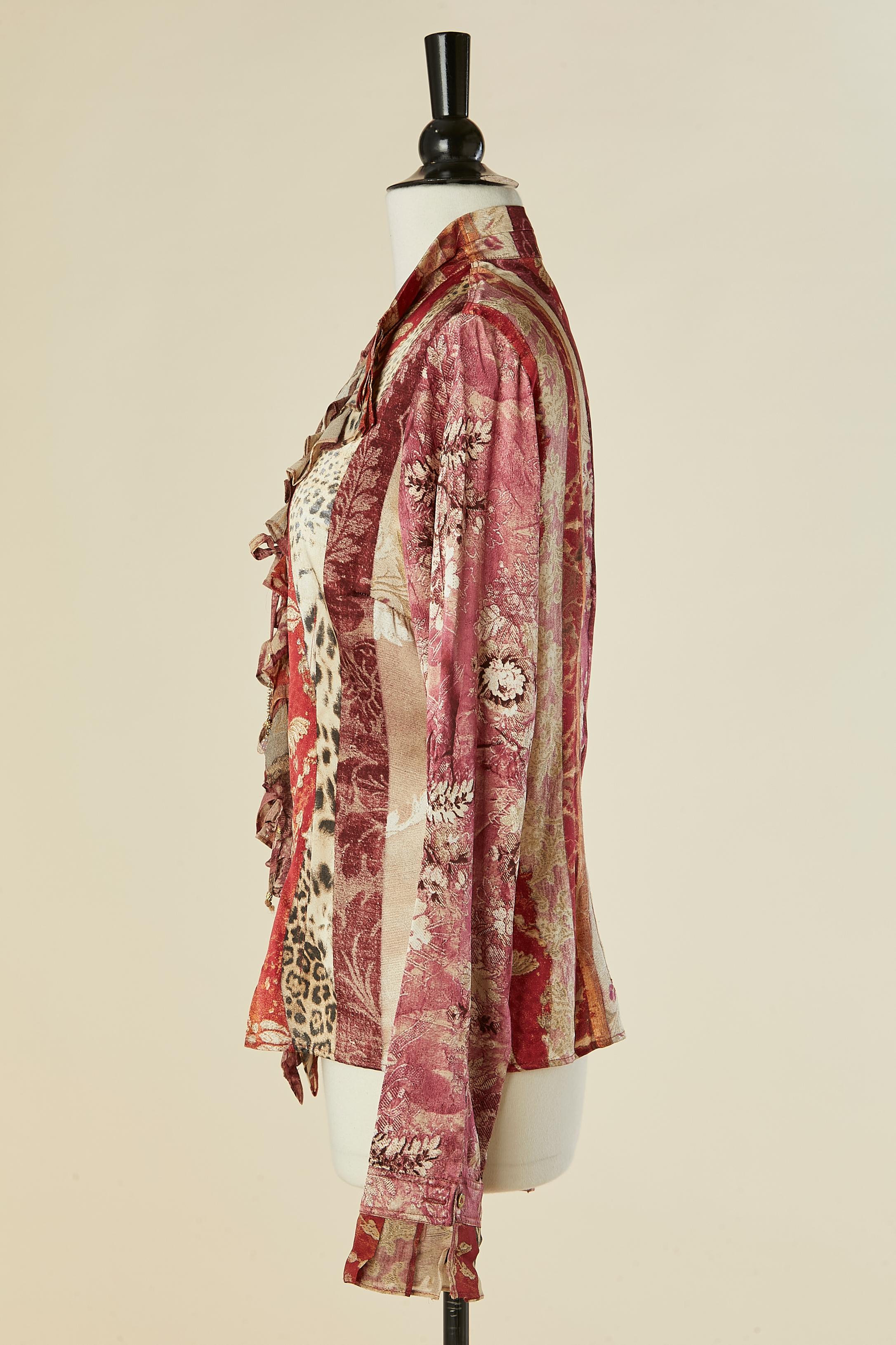 Chemise en soie imprimée avec jabot et fermeture à nœud sur le devant Roberto Cavalli en vente 1