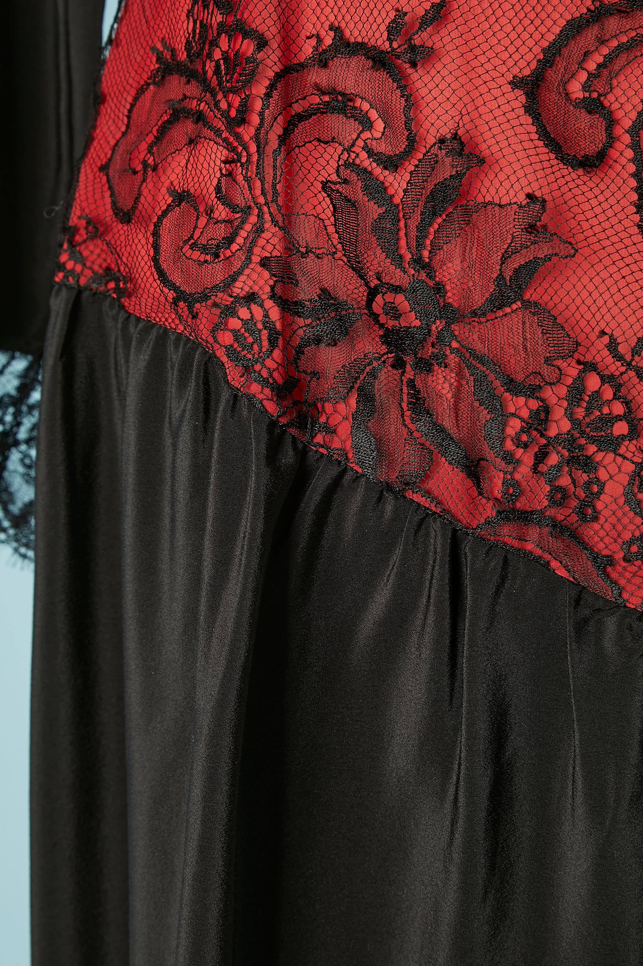 Loris Azzaro - Robe de cocktail asymétrique en soie rouge et noire avec dentelle « B » Neuf - En vente à Saint-Ouen-Sur-Seine, FR