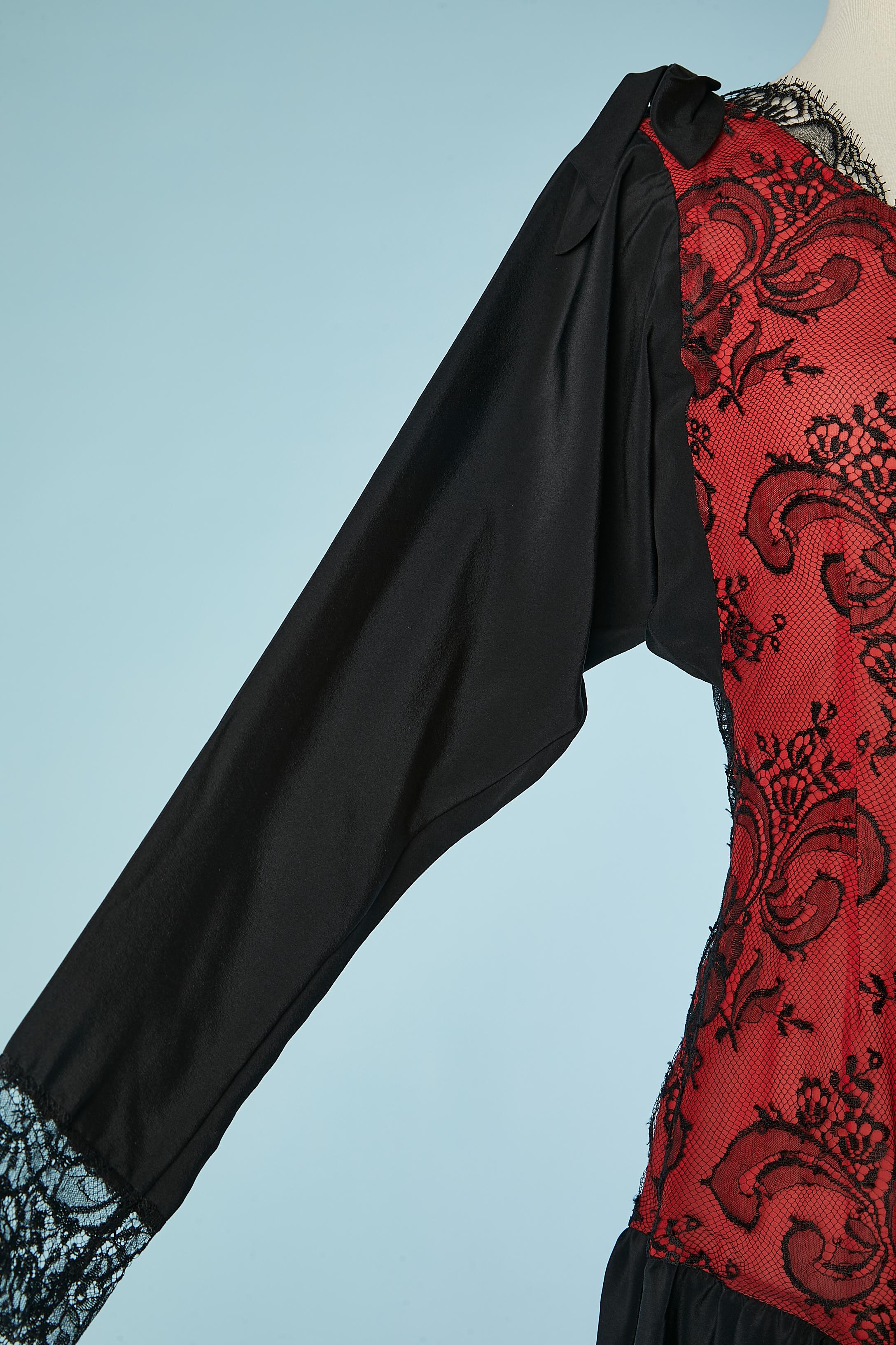 Loris Azzaro - Robe de cocktail asymétrique en soie rouge et noire avec dentelle « B » Pour femmes en vente