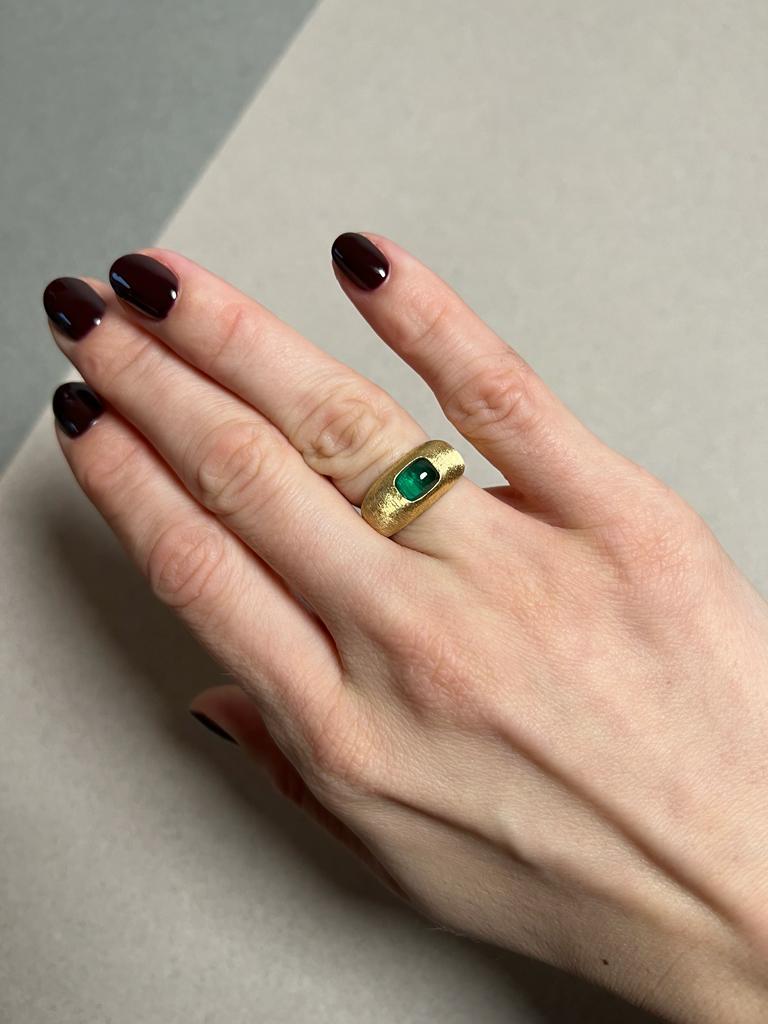 Liv Luttrell 
Silk ring with an emerald cabochon 2023


Details
18-karat yellow gold 
Cabochon emerald weighing 1.56 carats
Silk engraving
Made in London 


Customisation 

This Edition of the Silk ring is available in the studio and can be