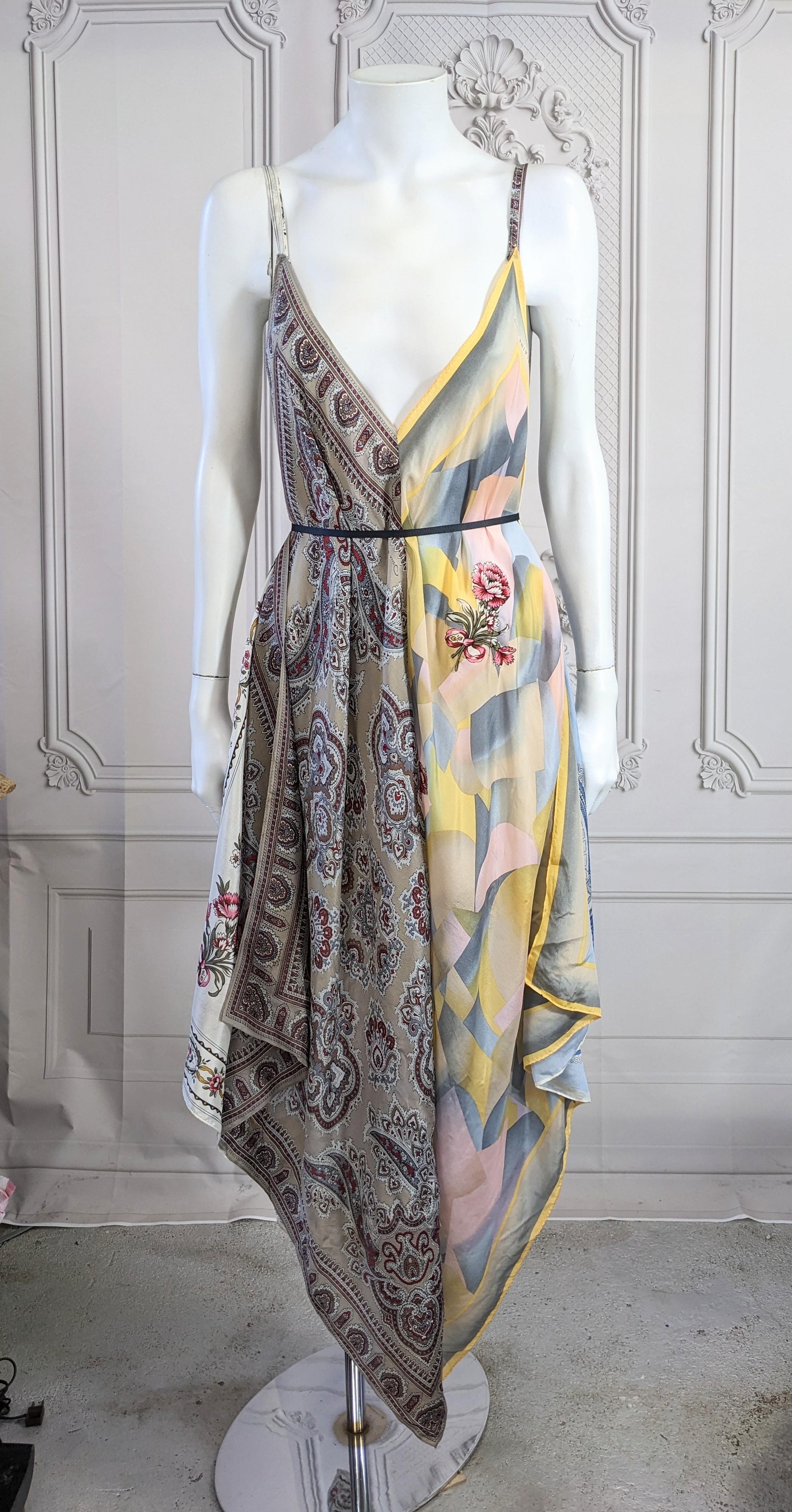 Vestido Punto Pañuelo de Seda, Elaine Oro en Bueno estado para la venta en New York, NY