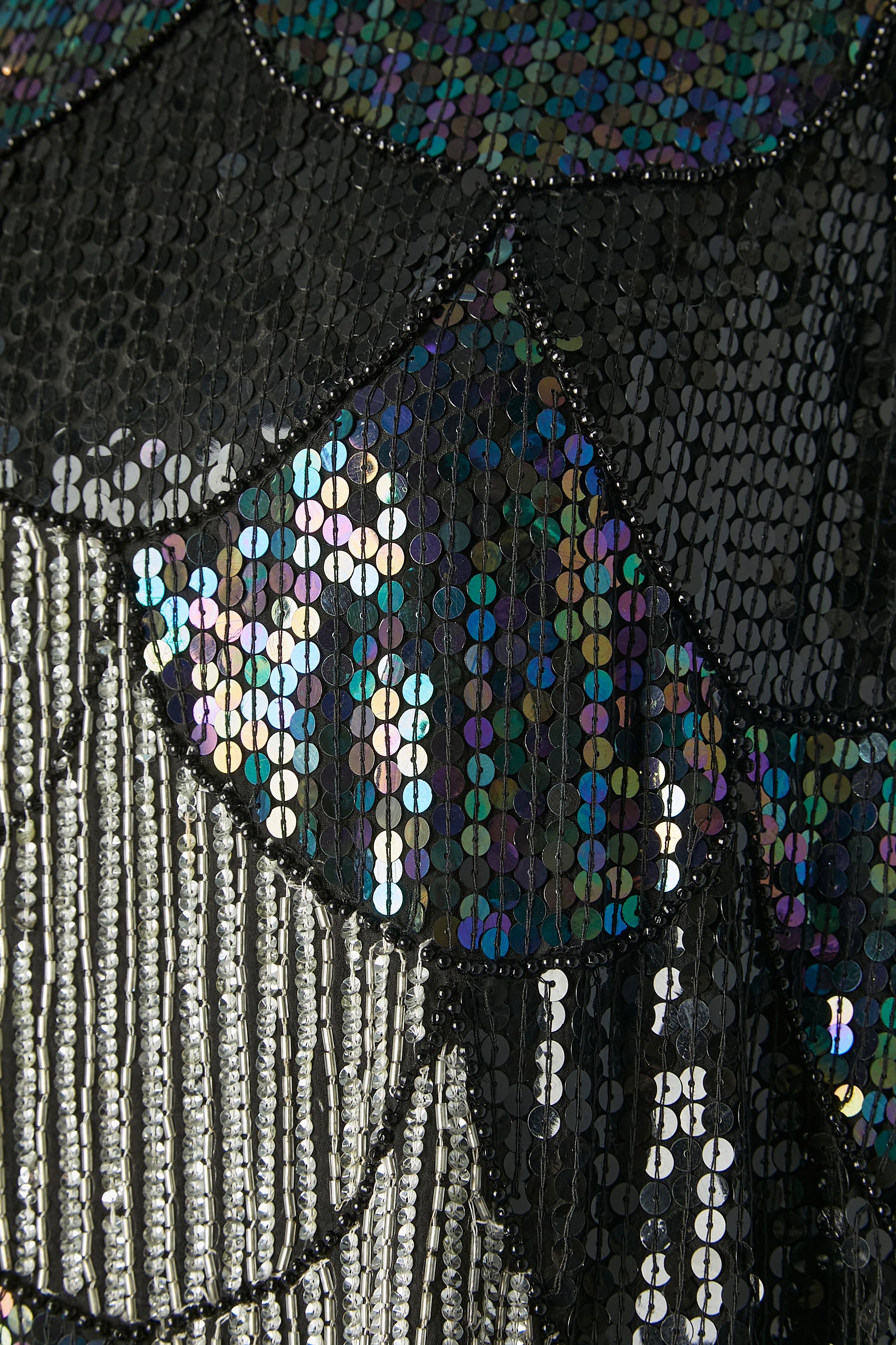 Noir Top en soie avec paillettes et perles Niki Line en vente