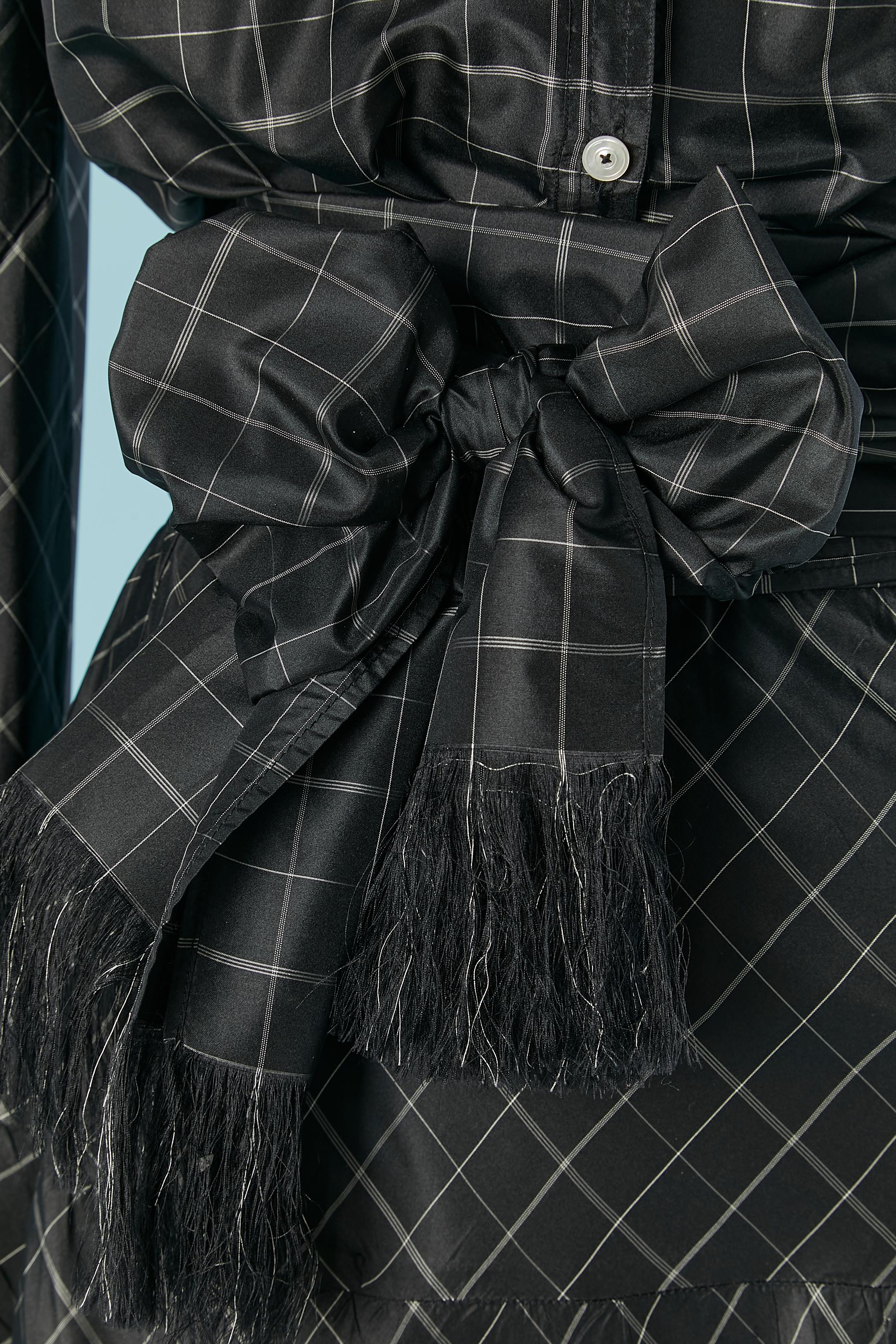 Nero Un insieme di camicia e gonna in seta con motivo a quadri MAGGY ROUFF in vendita