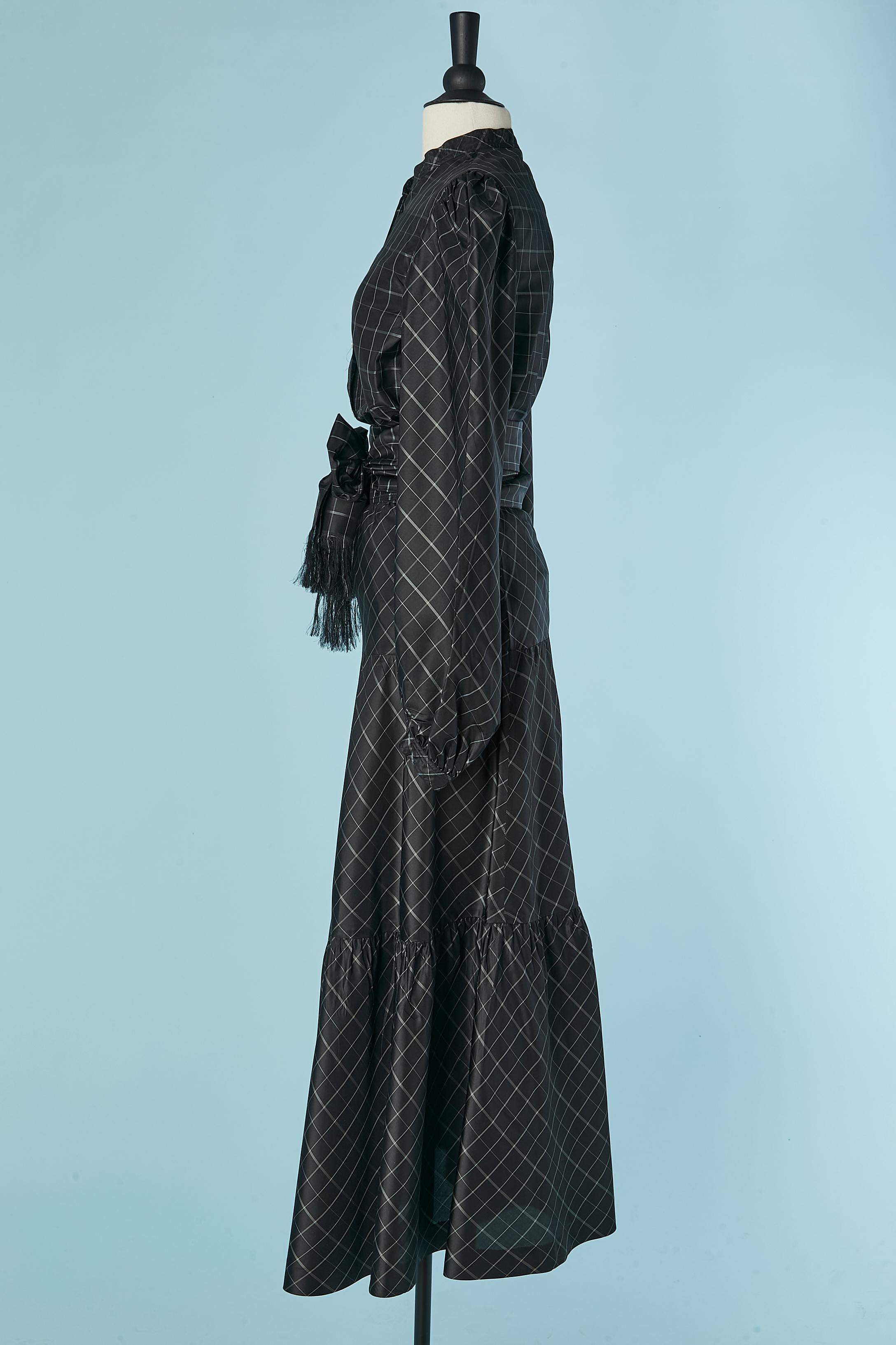 Donna Un insieme di camicia e gonna in seta con motivo a quadri MAGGY ROUFF in vendita