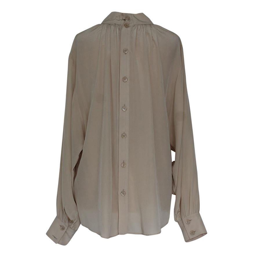 100% Silk Beige color Overfit Buttons closure on the back Total length cm 70 (27.55 inches)
