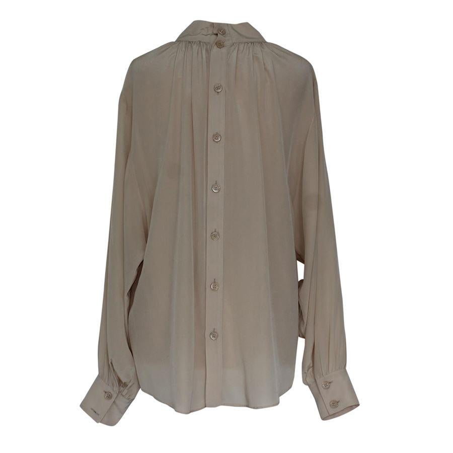 100% Seta Colore beige Overfit Chiusura con bottoni sulla schiena Lunghezza totale cm 70 (27,55 pollici)
