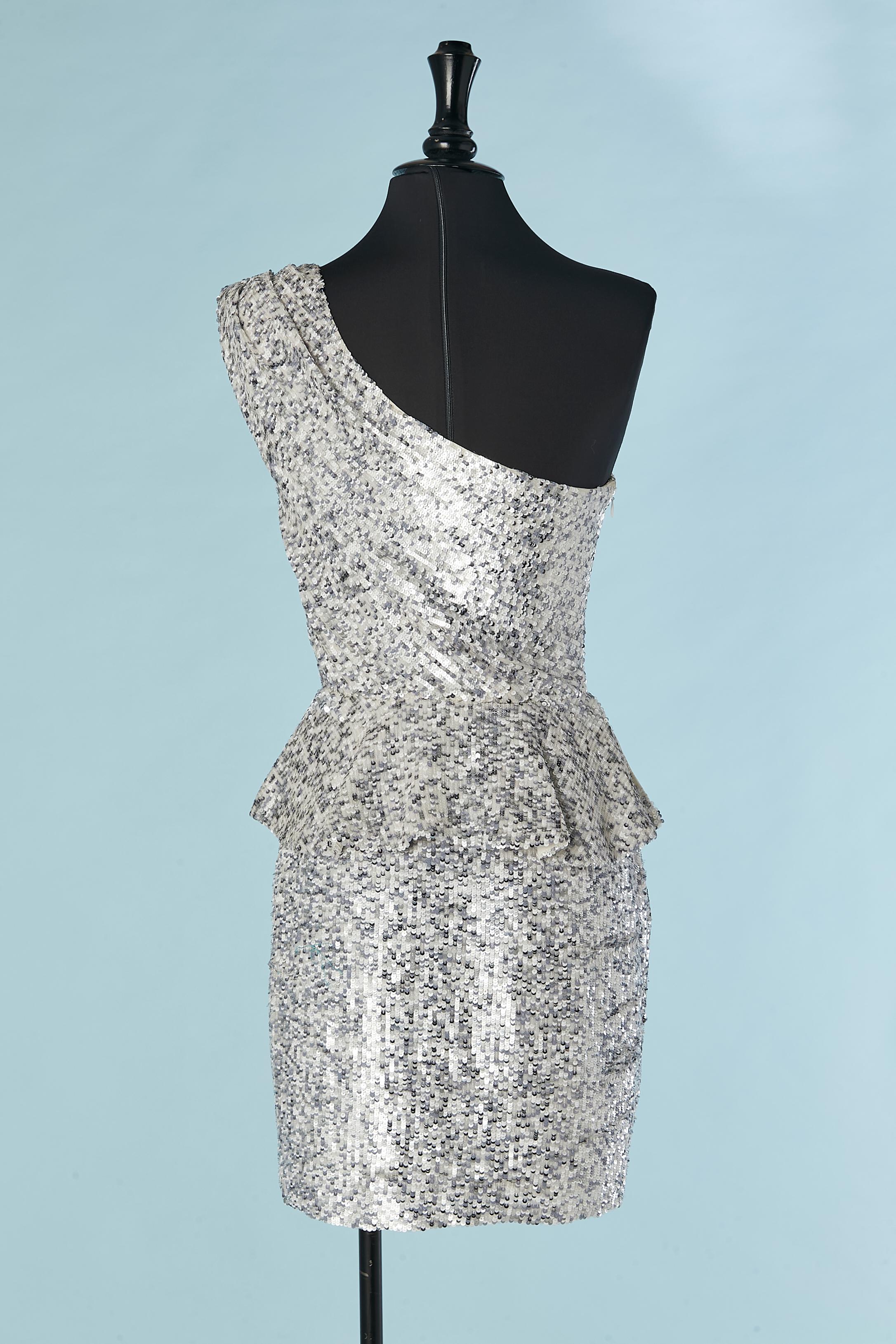 Abito da cocktail asimmetrico in seta e paillettes argento Lorena Sarbu New in vendita 2