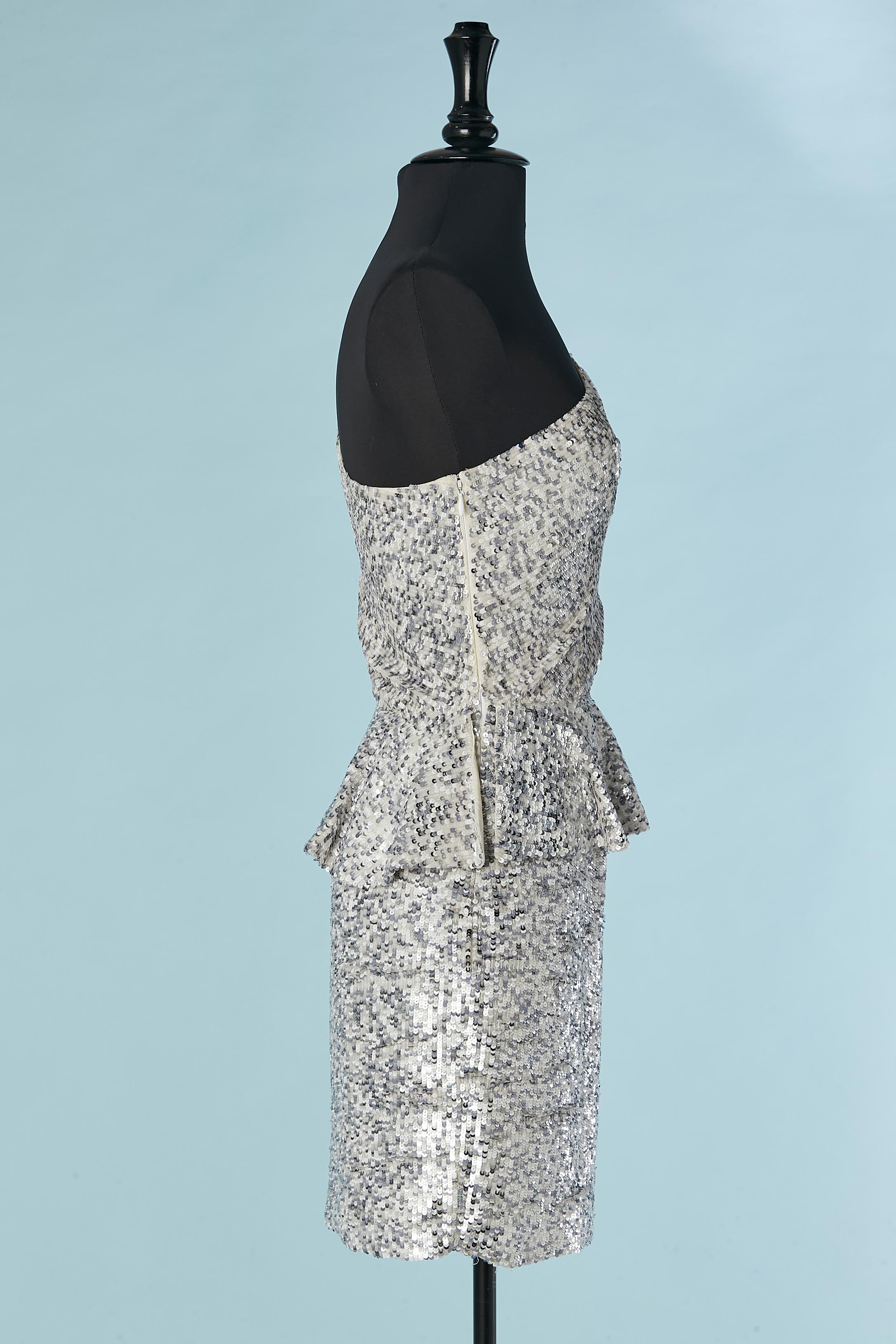 Abito da cocktail asimmetrico in seta e paillettes argento Lorena Sarbu New in vendita 3