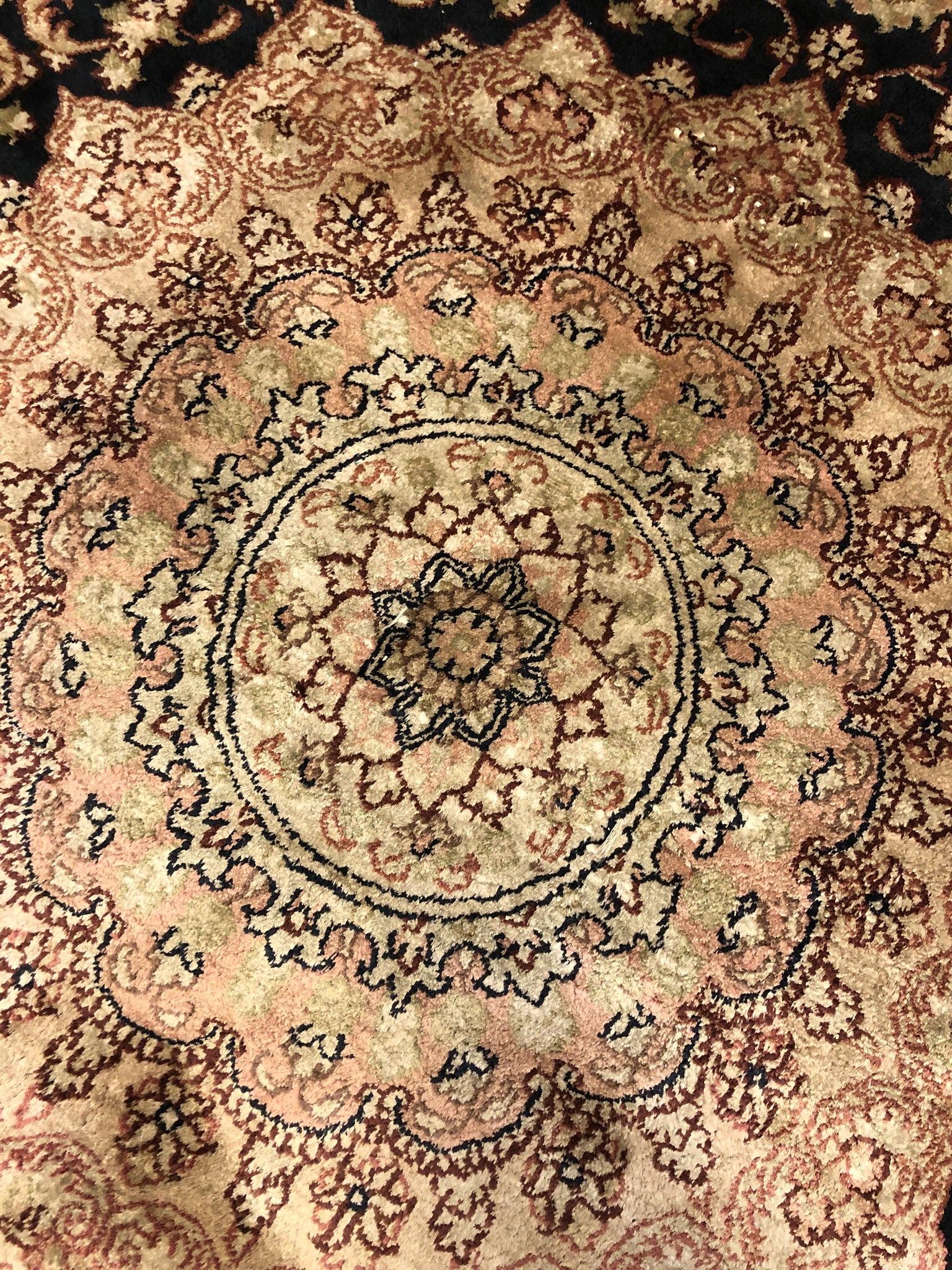 Silk Sino Persian Round Rug 6 Foot In Good Condition For Sale In Newmanstown, PA