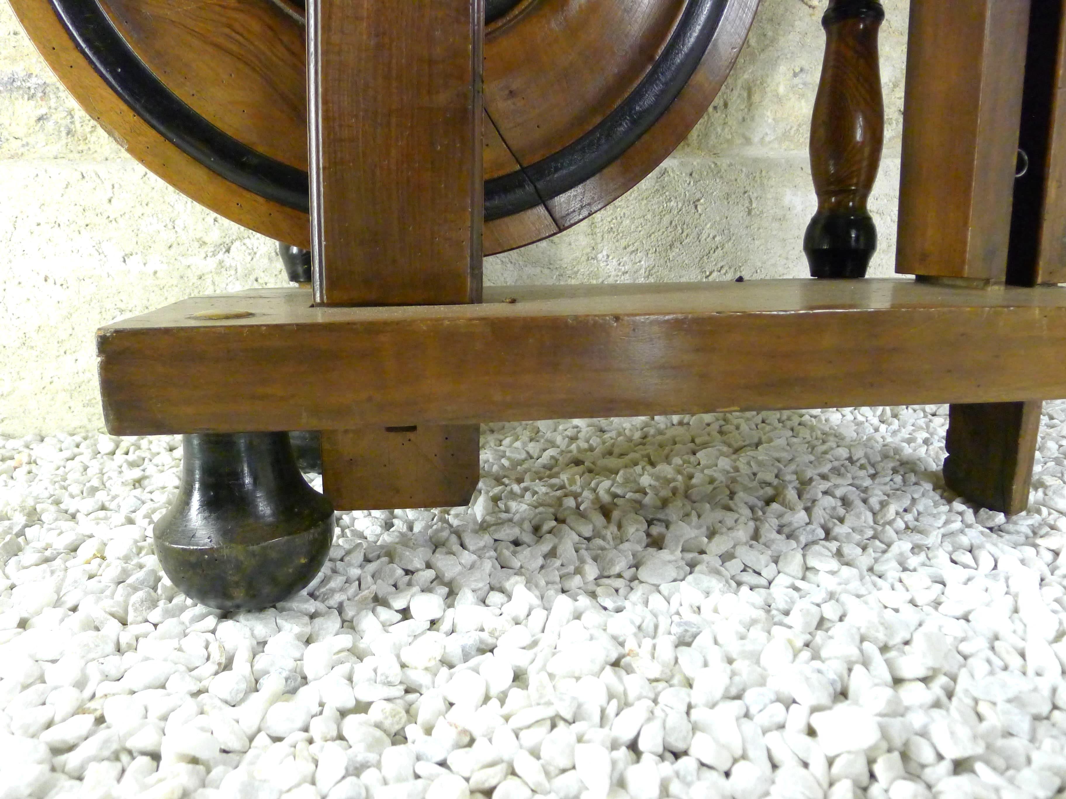 Silk Spinning Wheel, 18th Century im Zustand „Gut“ in Paris, FR