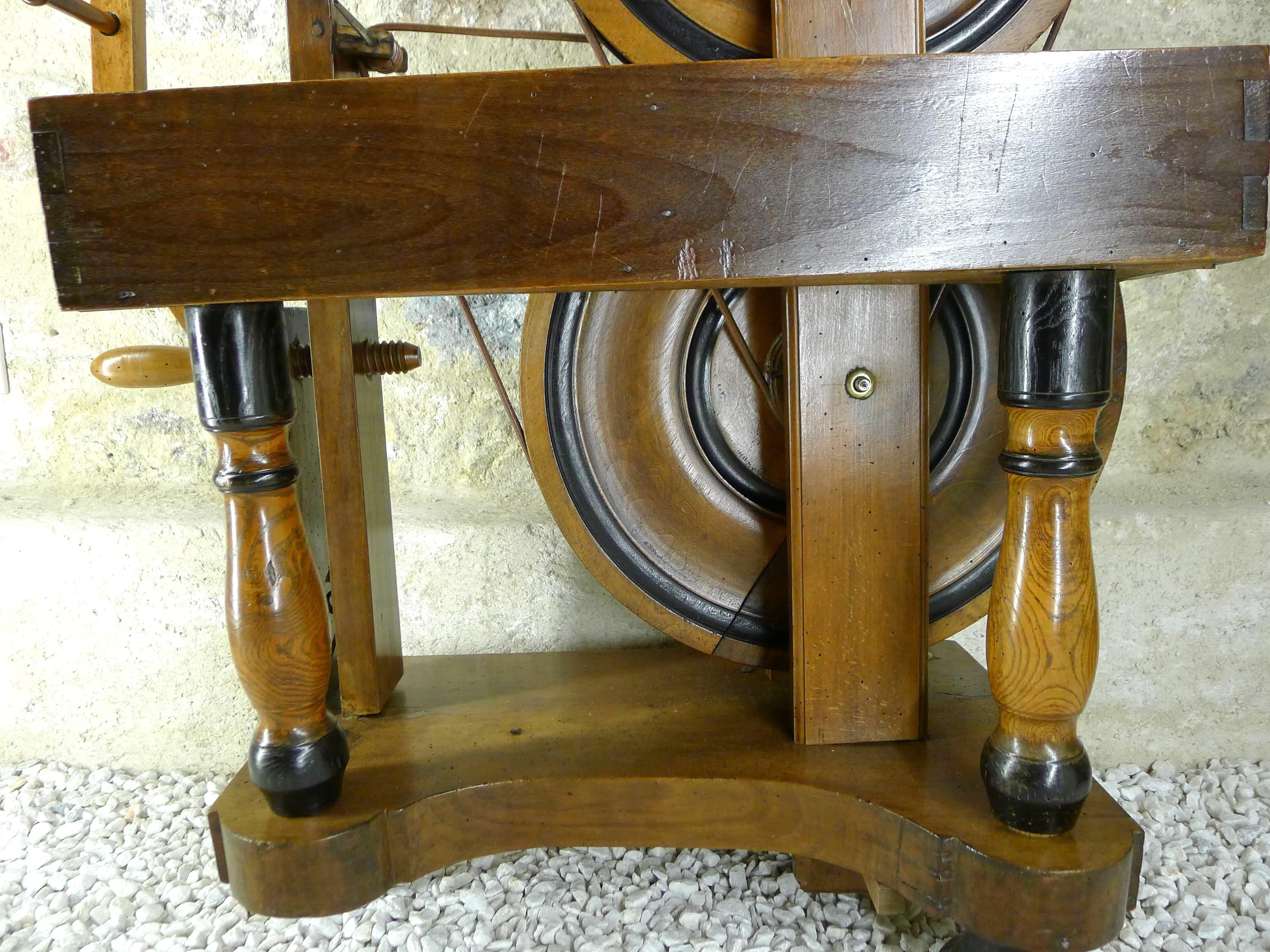 Silk Spinning Wheel, 18th Century (Walnuss)