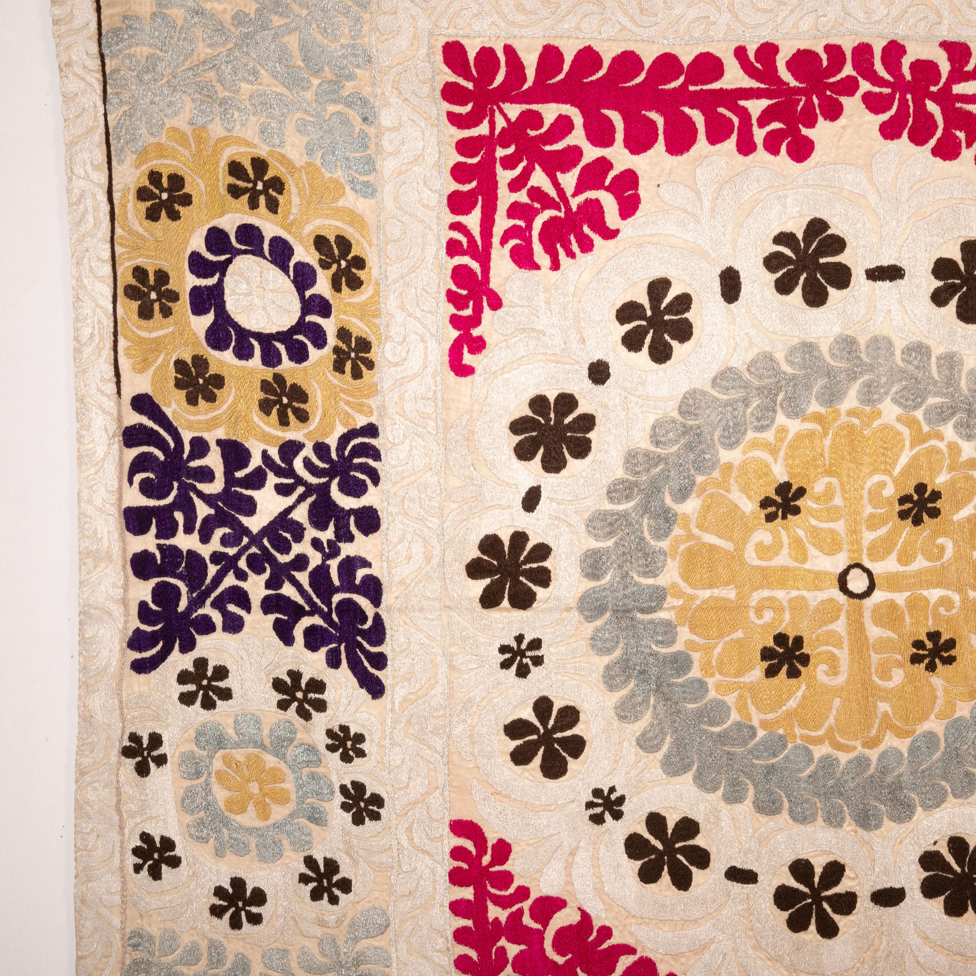 Silk Suzani from Tajikistan, Central Asia, 1970s-1980s In Good Condition In Istanbul, TR