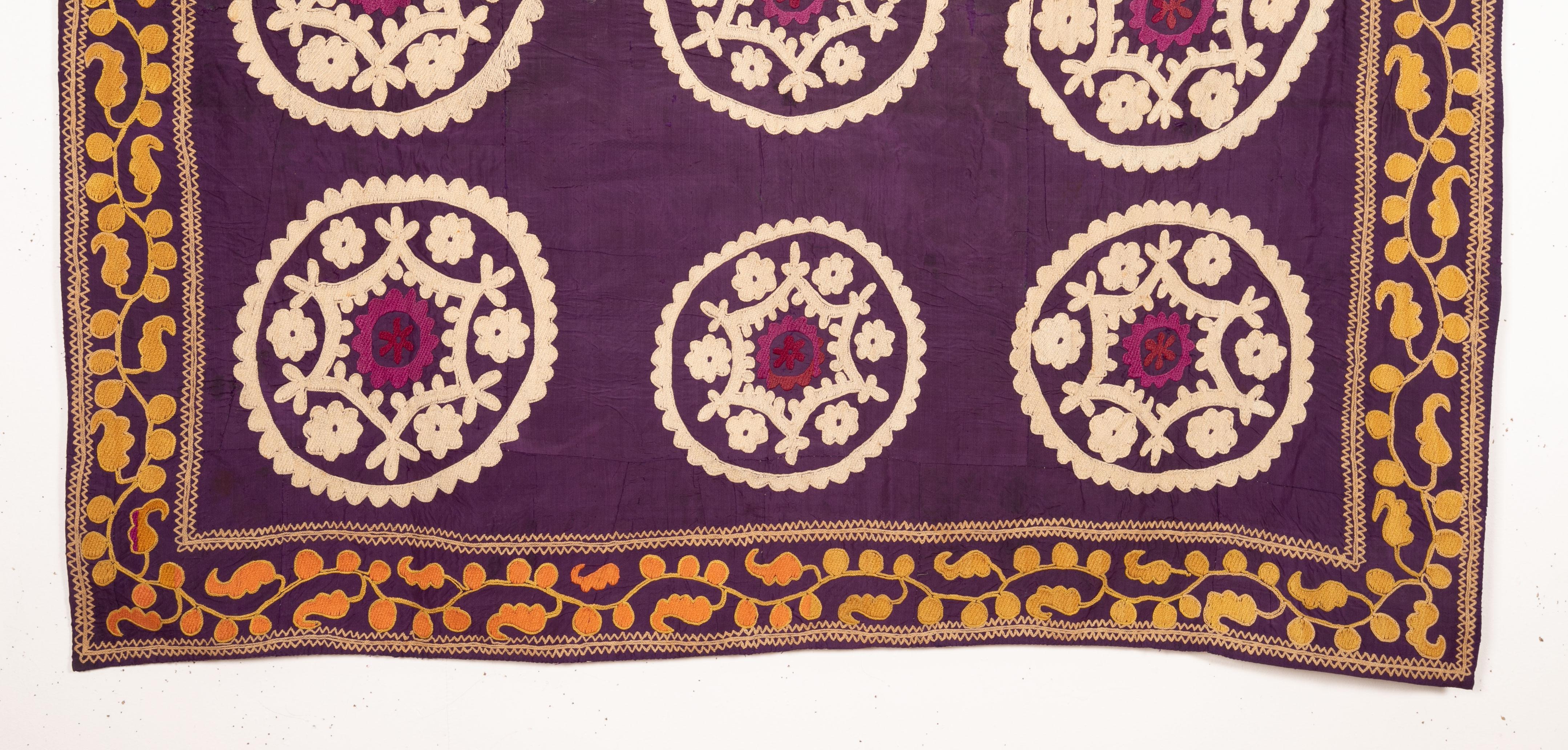Silk Suzani from Uzbekistan, Central Asia, Early 20th Century In Good Condition In Istanbul, TR
