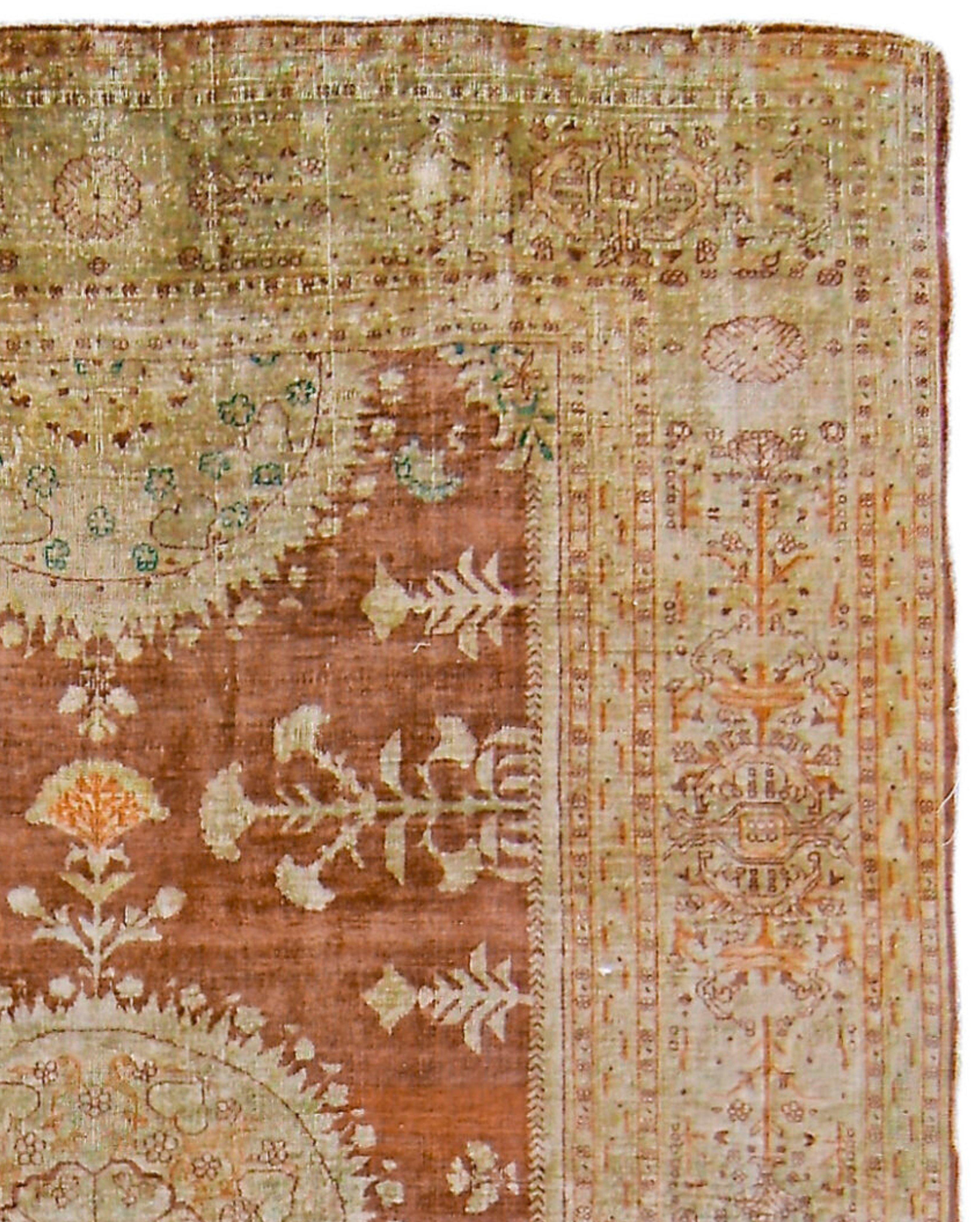 Antiker persischer Seidenteppich aus Täbris, 19. Jahrhundert

Zusätzliche Informationen:
Abmessungen: 4'2