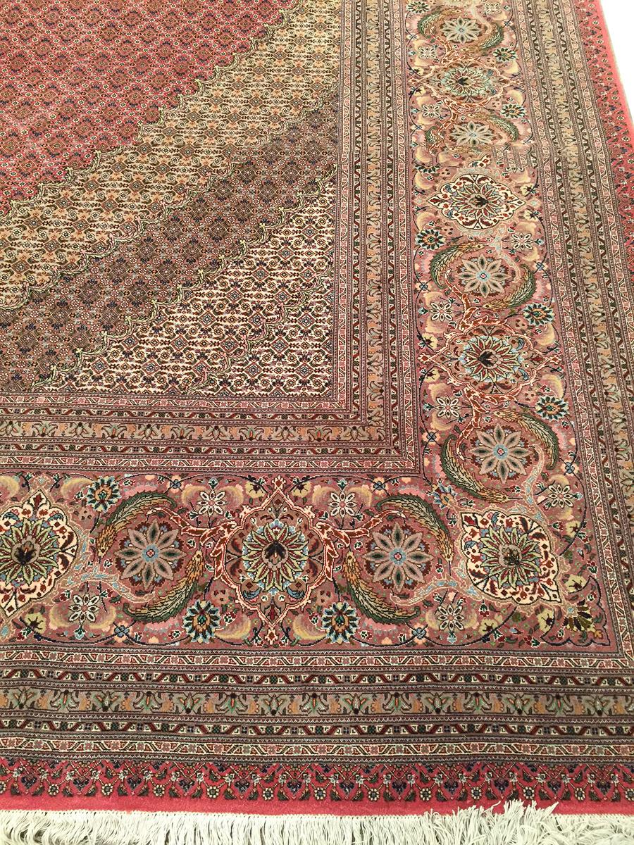 Seidener Täbris-Teppich aus Wolle und Seide, handgefertigt, Täbris, persisch, Täbris, hoch, KPSI 12x17 (Tabriz) im Angebot