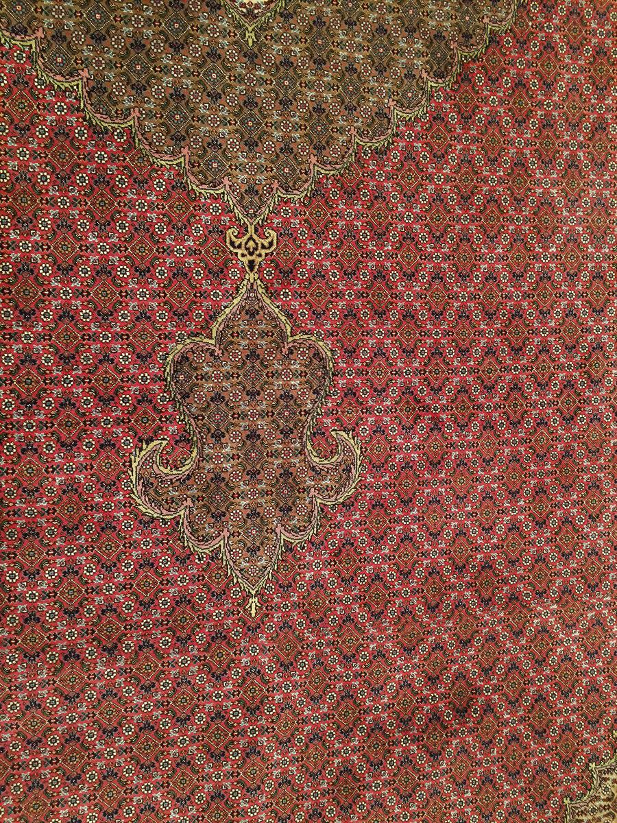Seidener Täbris-Teppich aus Wolle und Seide, handgefertigt, Täbris, persisch, Täbris, hoch, KPSI 12x17 (Handgeknüpft) im Angebot