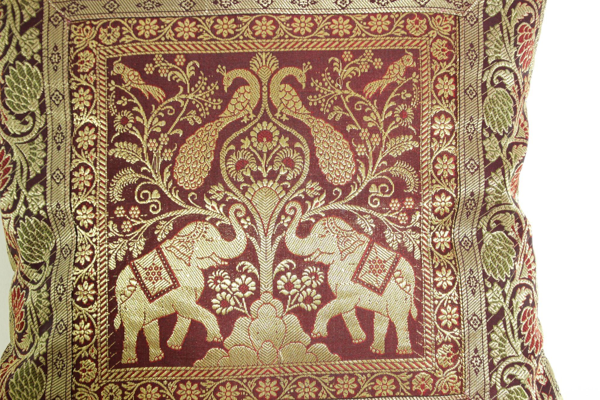 Throw-Kissen aus Seide mit Elefanten und Pfauen, Indien im Angebot 7