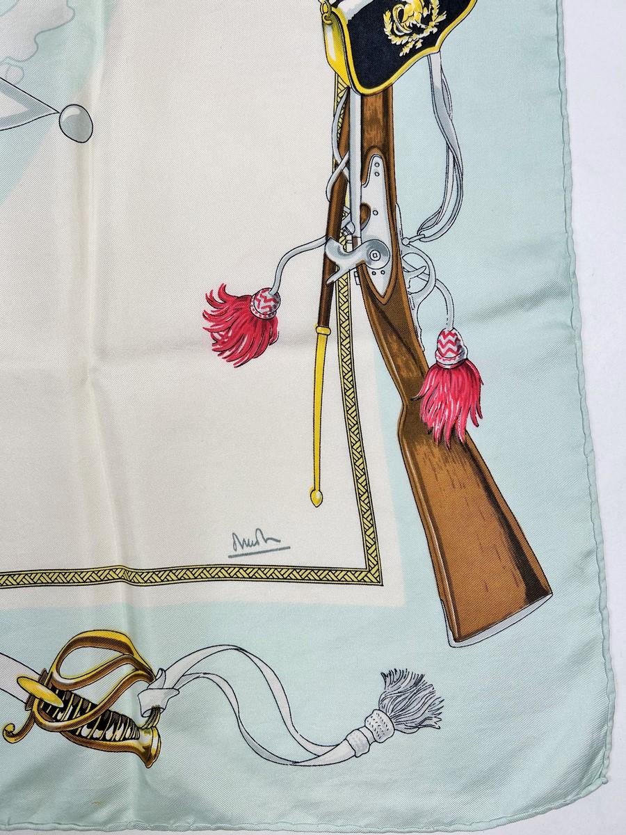 Silk twill square scarf ‘L'armée d'Afrique’ LR. Paris Circa 1960 In condizioni buone in vendita a Toulon, FR