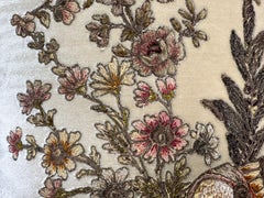 Oreiller en velours de soie appliqué par Melissa Levinson