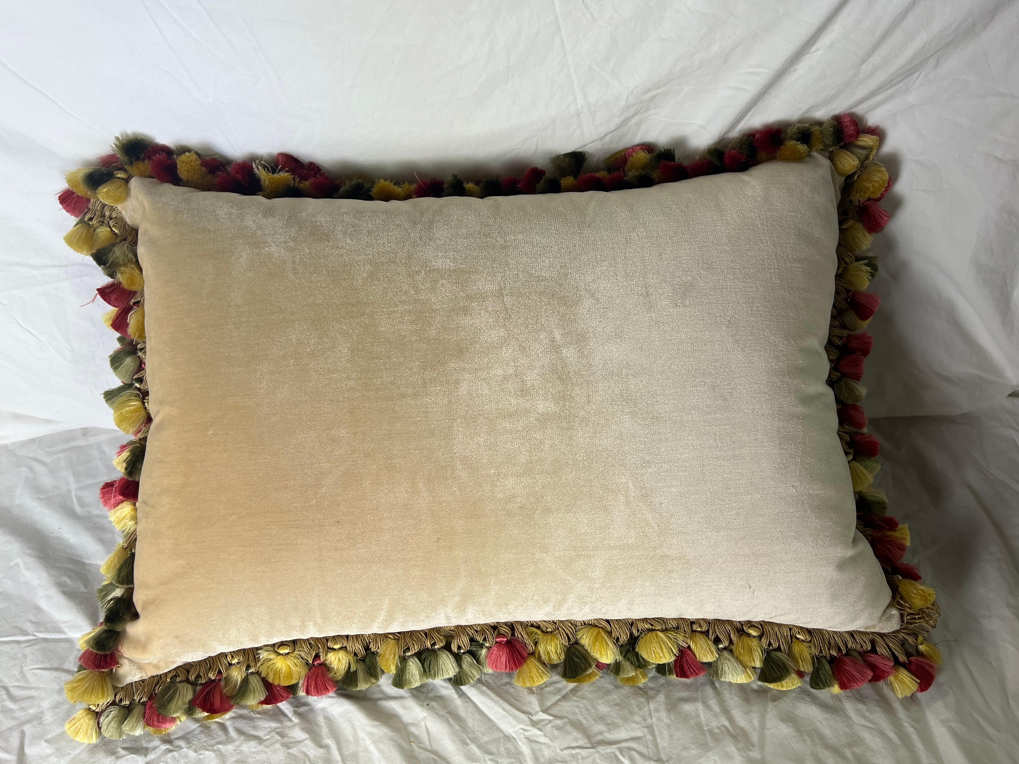 Cuscino da letto in velluto di seta con appliqué del XIX secolo in vendita 2