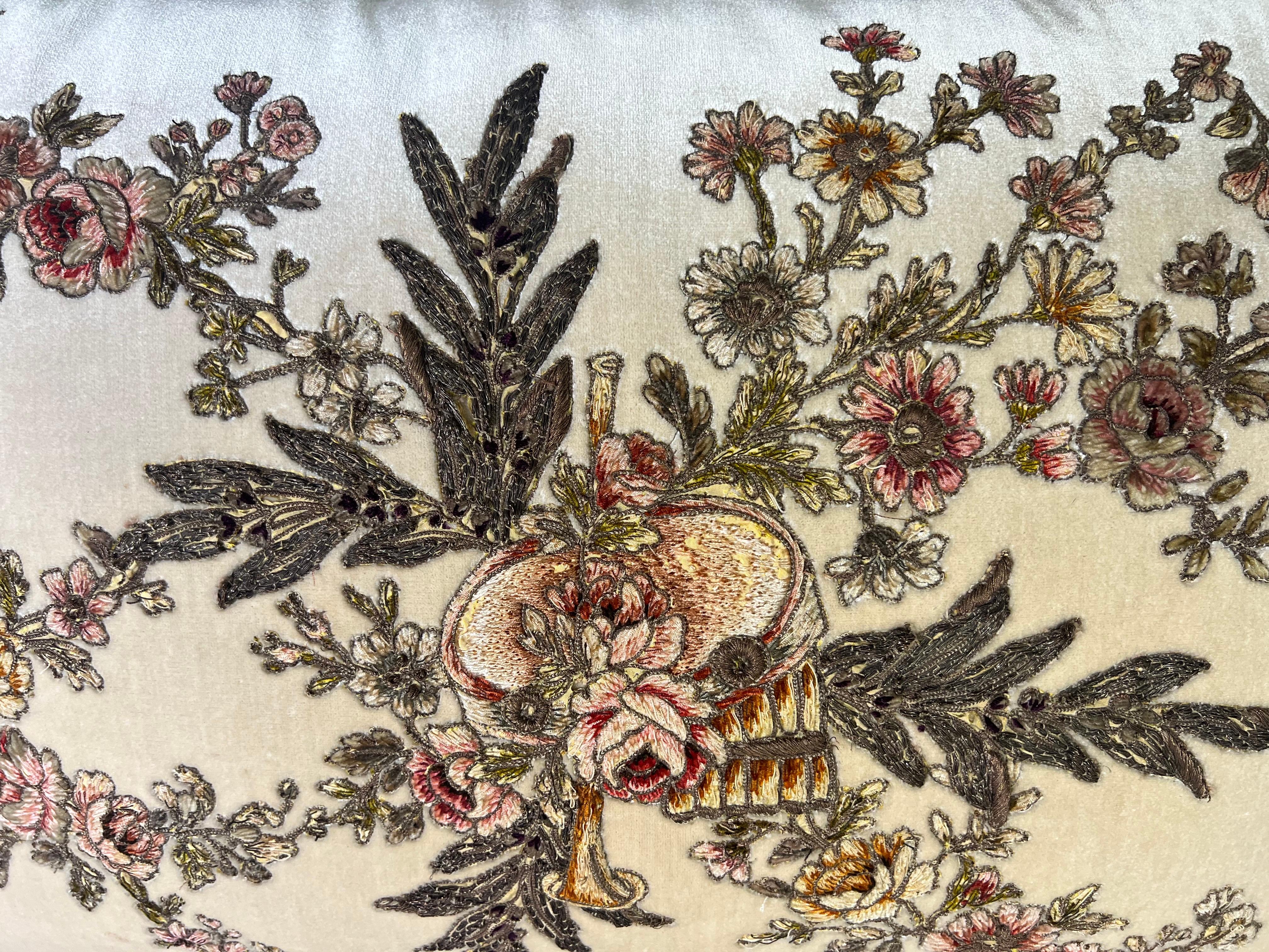 Rococò Cuscino da letto in velluto di seta con appliqué del XIX secolo in vendita