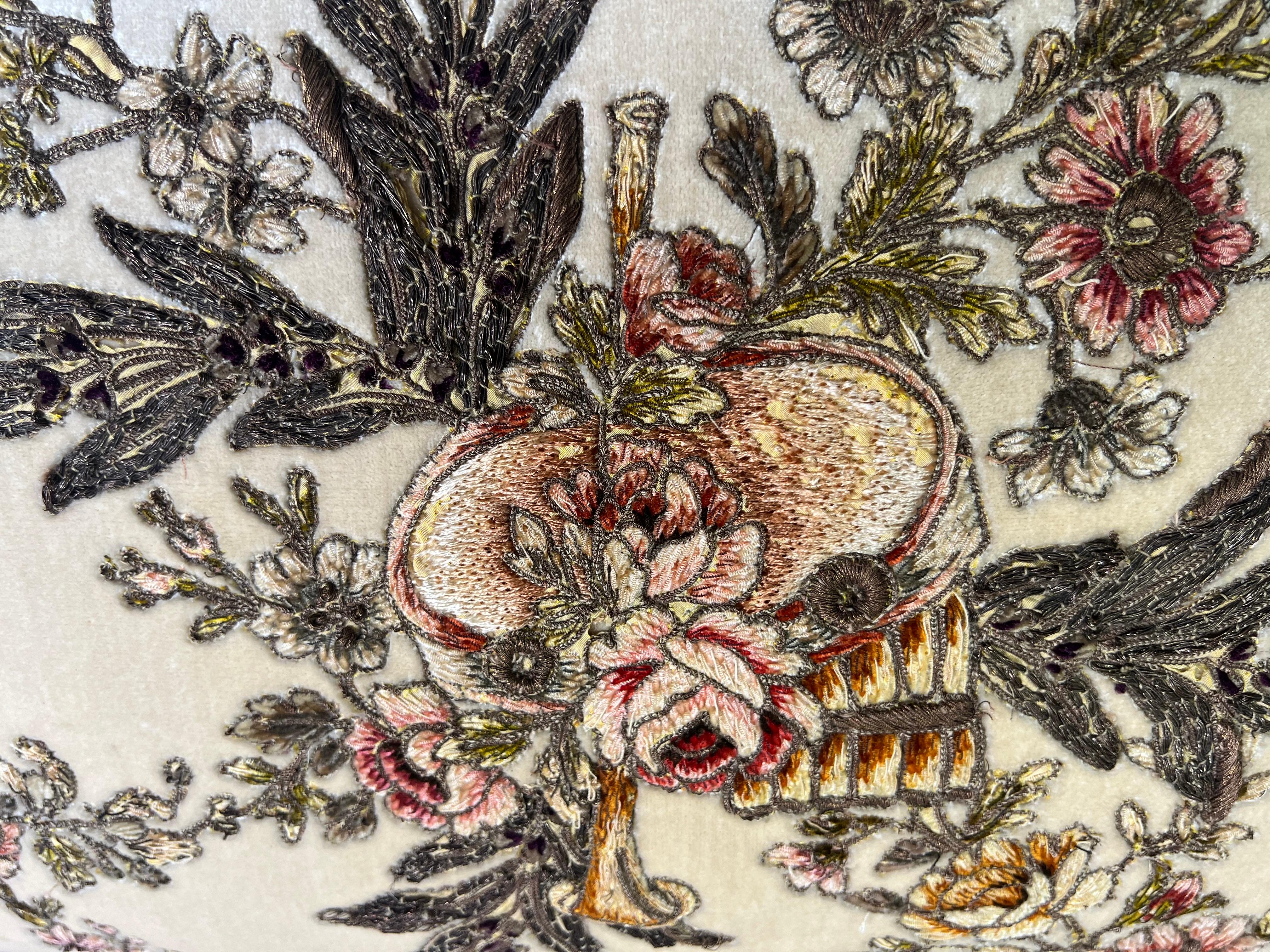 XXI secolo e contemporaneo Cuscino da letto in velluto di seta con appliqué del XIX secolo in vendita