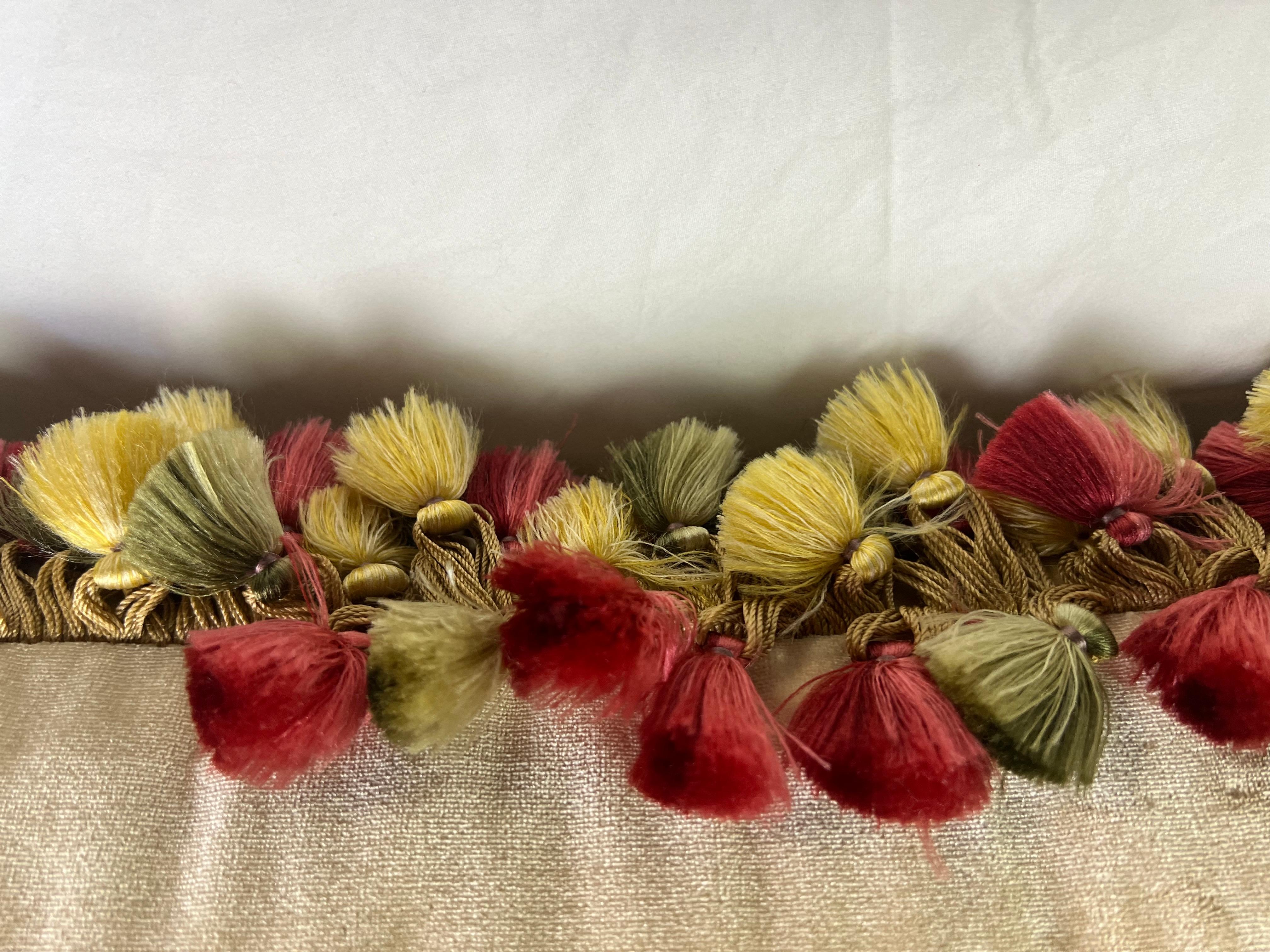 Ciniglia Cuscino da letto in velluto di seta con appliqué del XIX secolo in vendita