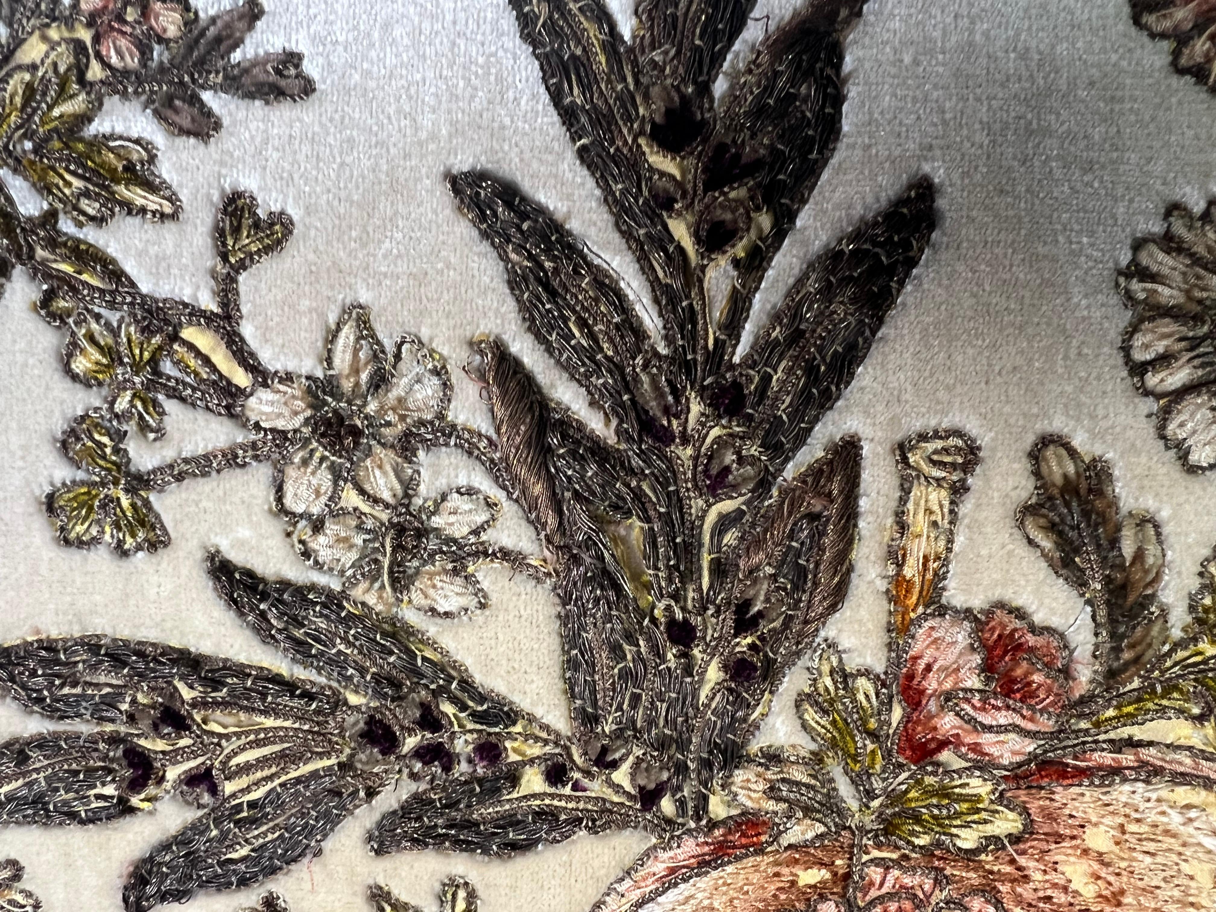Cuscino da letto in velluto di seta con appliqué del XIX secolo in vendita 1