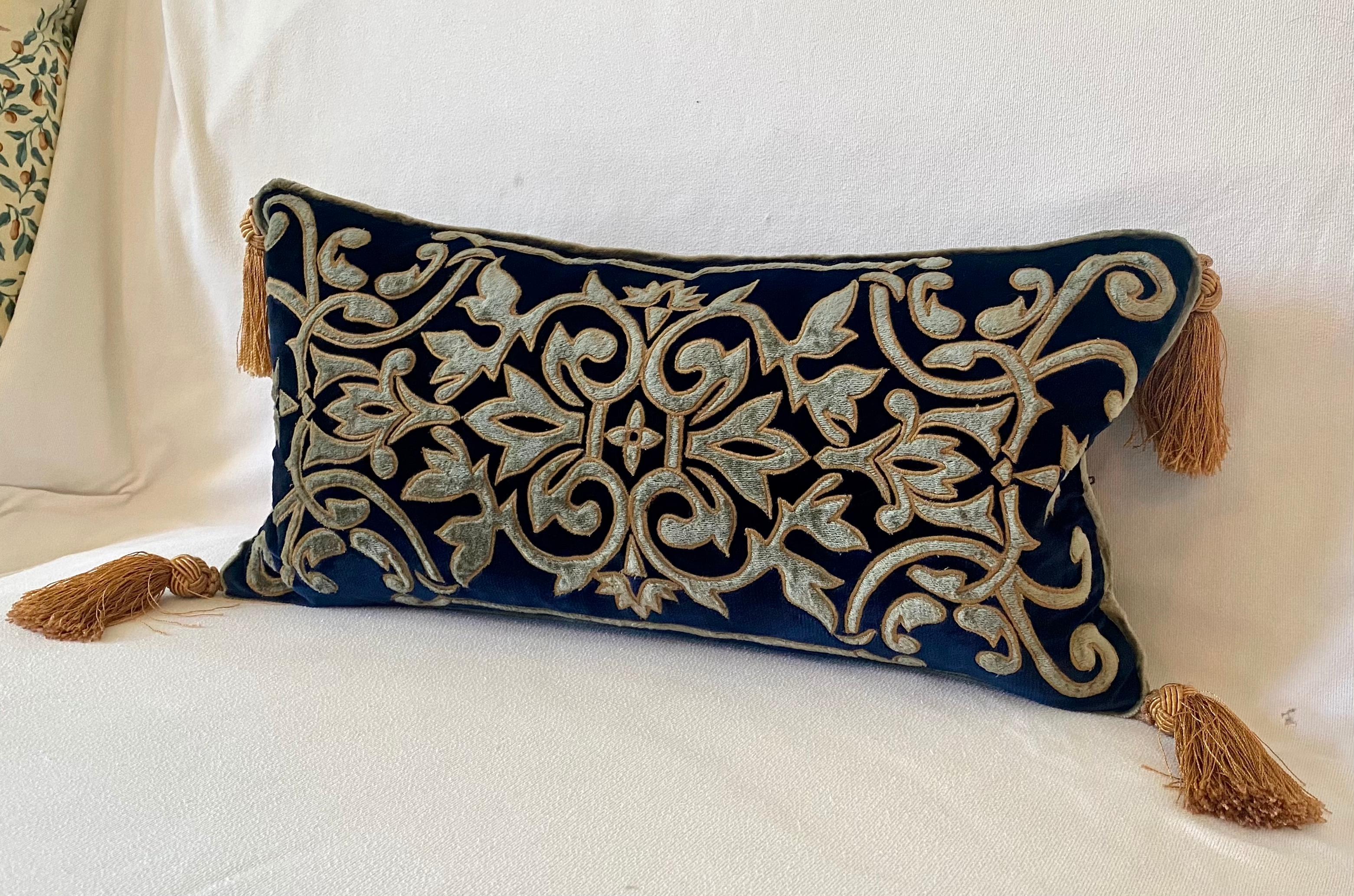 Dark blue velvet with gold velvet and gold taffeta applique, tassels
British designed silk velvet decorative pillow. Feather and down mix fill.
Very nice pillow.