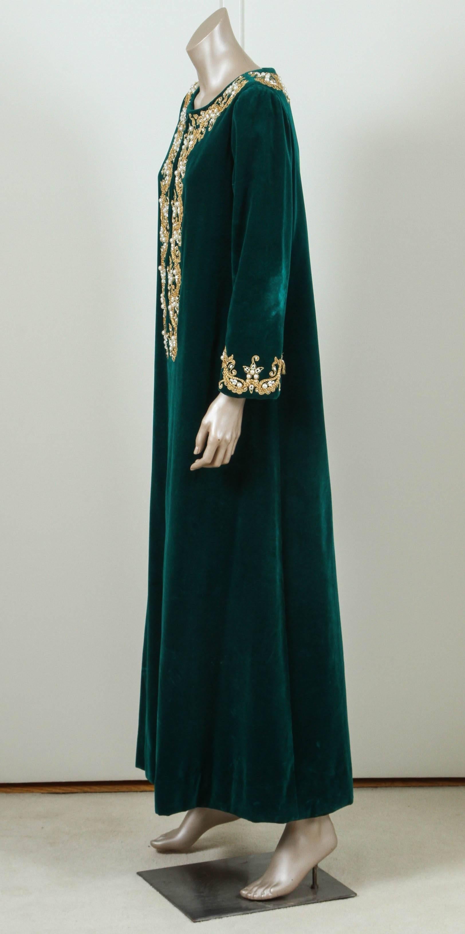 Silk Velvet Caftan by I. Magnin Designer Maxi Dress Kaftan, 1970 Emerald Green In Good Condition For Sale In North Hollywood, CA