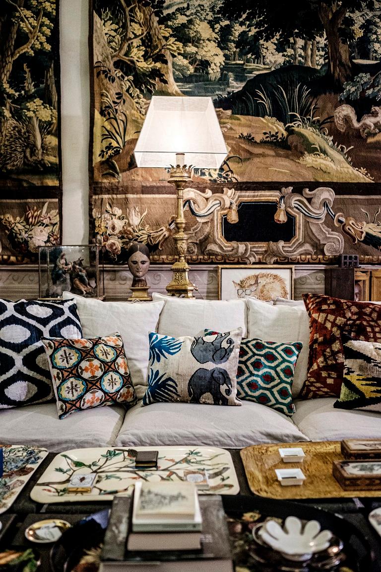 Altro Cuscino Ikat in velluto di seta intrecciato a mano - V432 in vendita