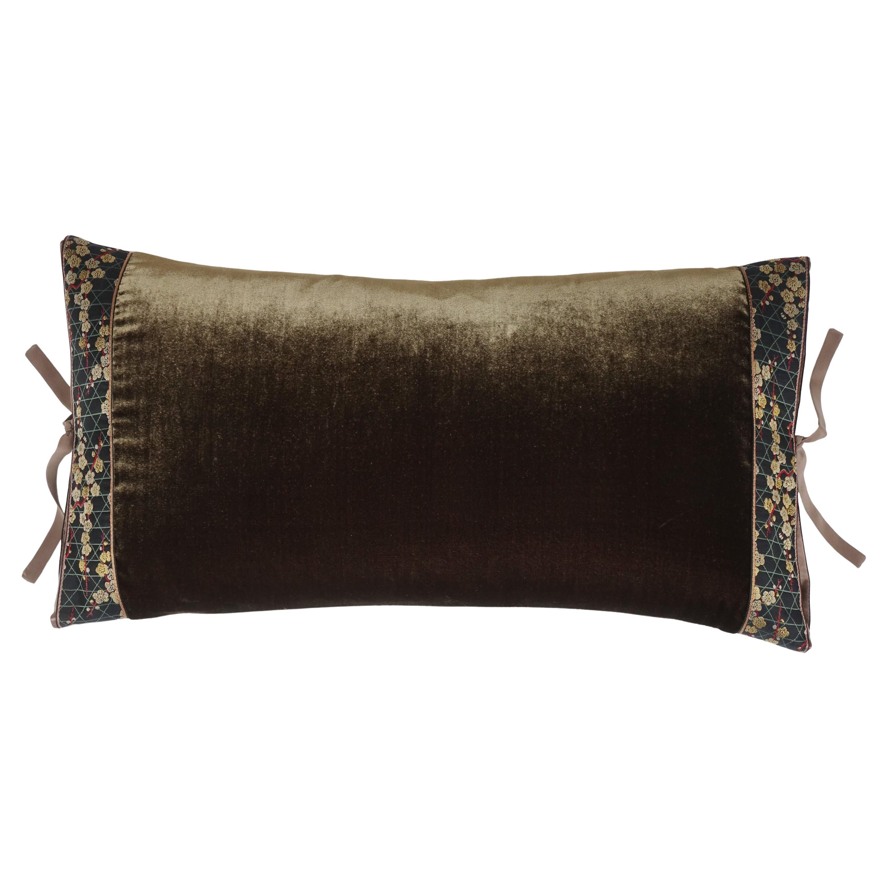 Almohada de Terciopelo de Seda Bronce Antiguo 12x22 en venta