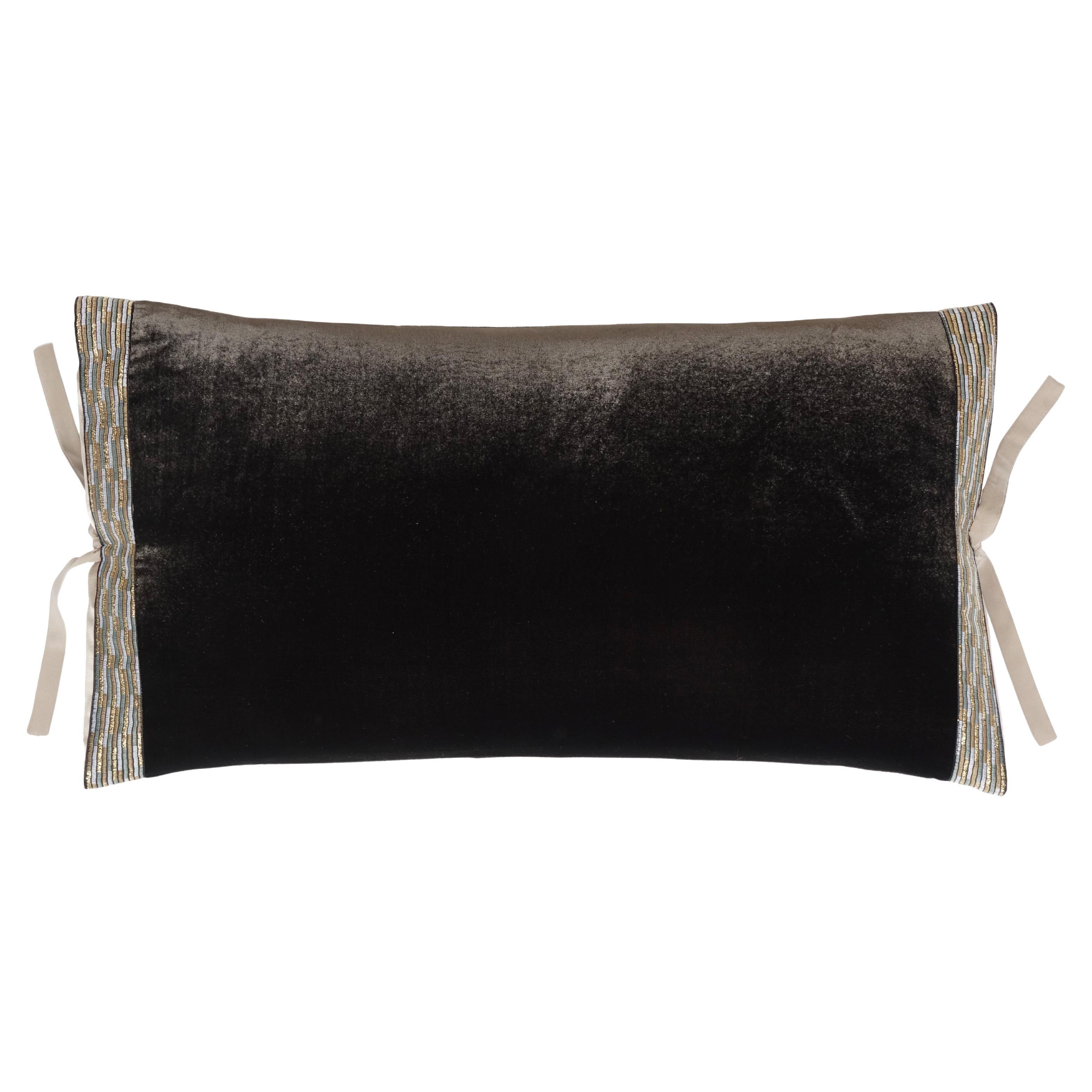 Almohada de terciopelo de seda Mudd 12x22 en venta