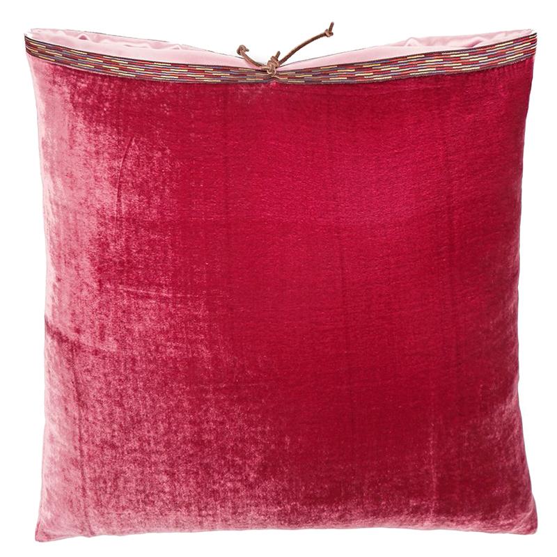 Coussin décoratif en velours de soie framboise