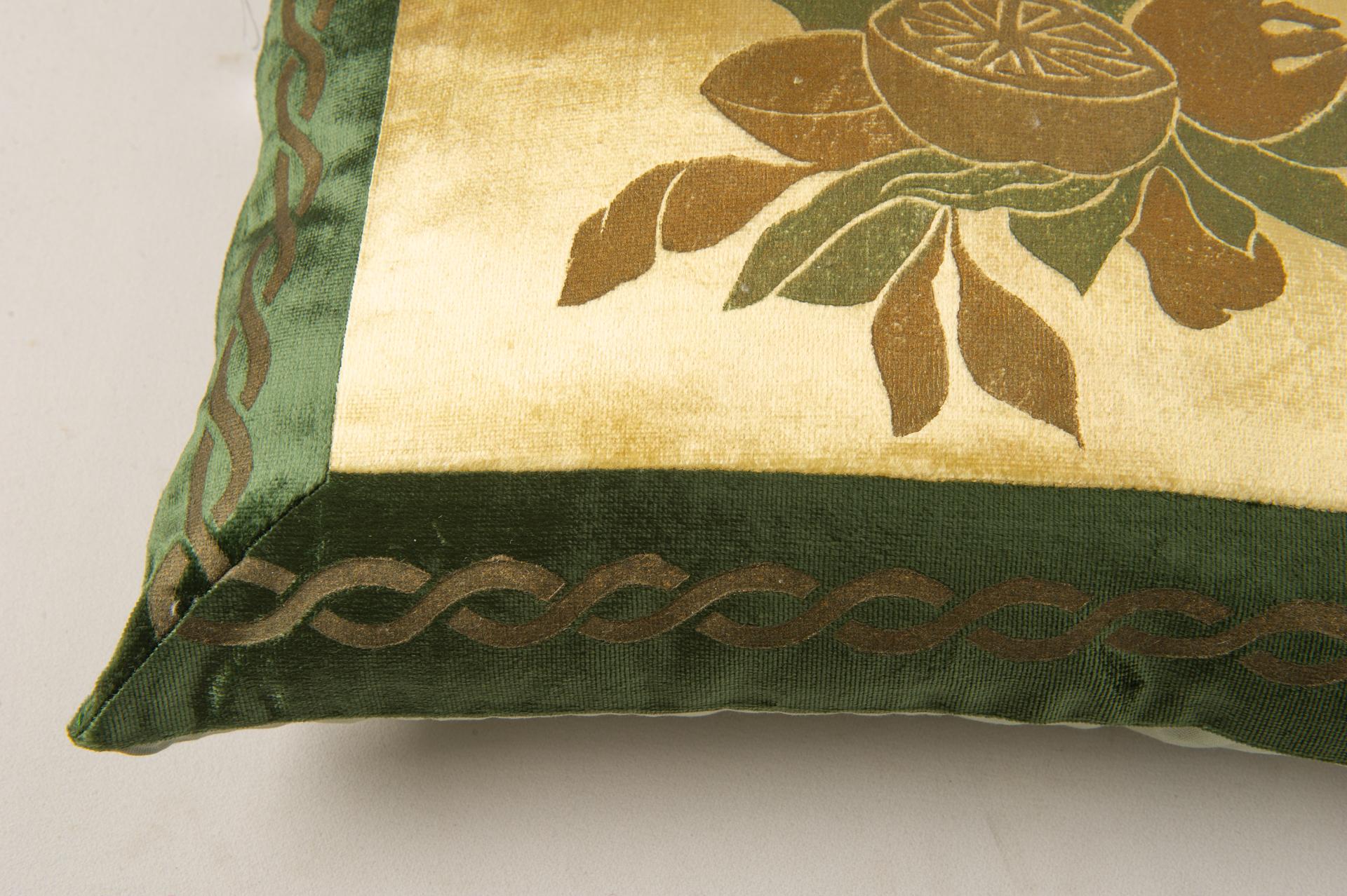 Silk Velvet Venetian Pillow In Excellent Condition In Alessandria, Piemonte