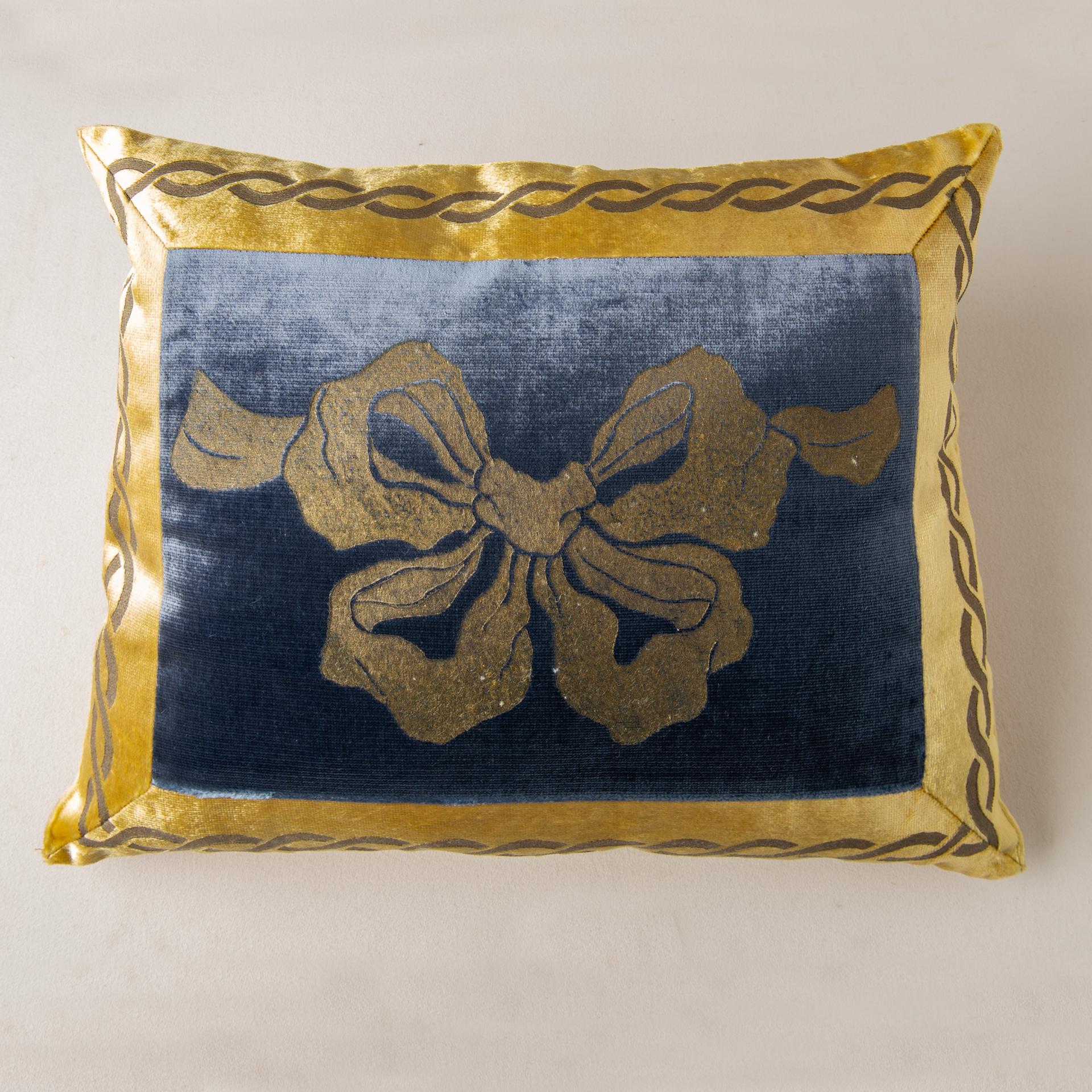 Silk Velvet Venetian Pillow For Sale 2