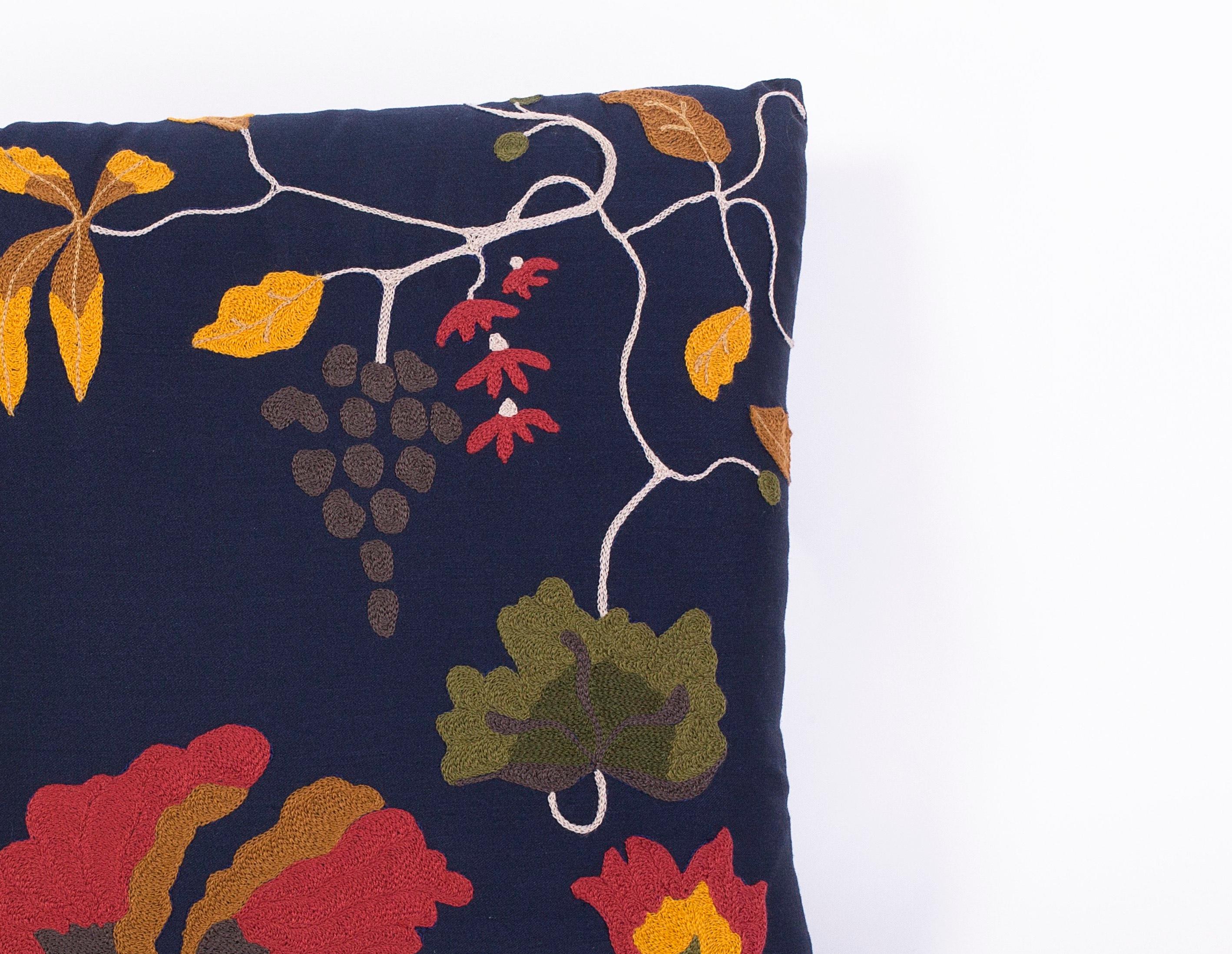 Silk Wool Sateen Hand-Embroidered Floral Decorative Pillow (amerikanisch)