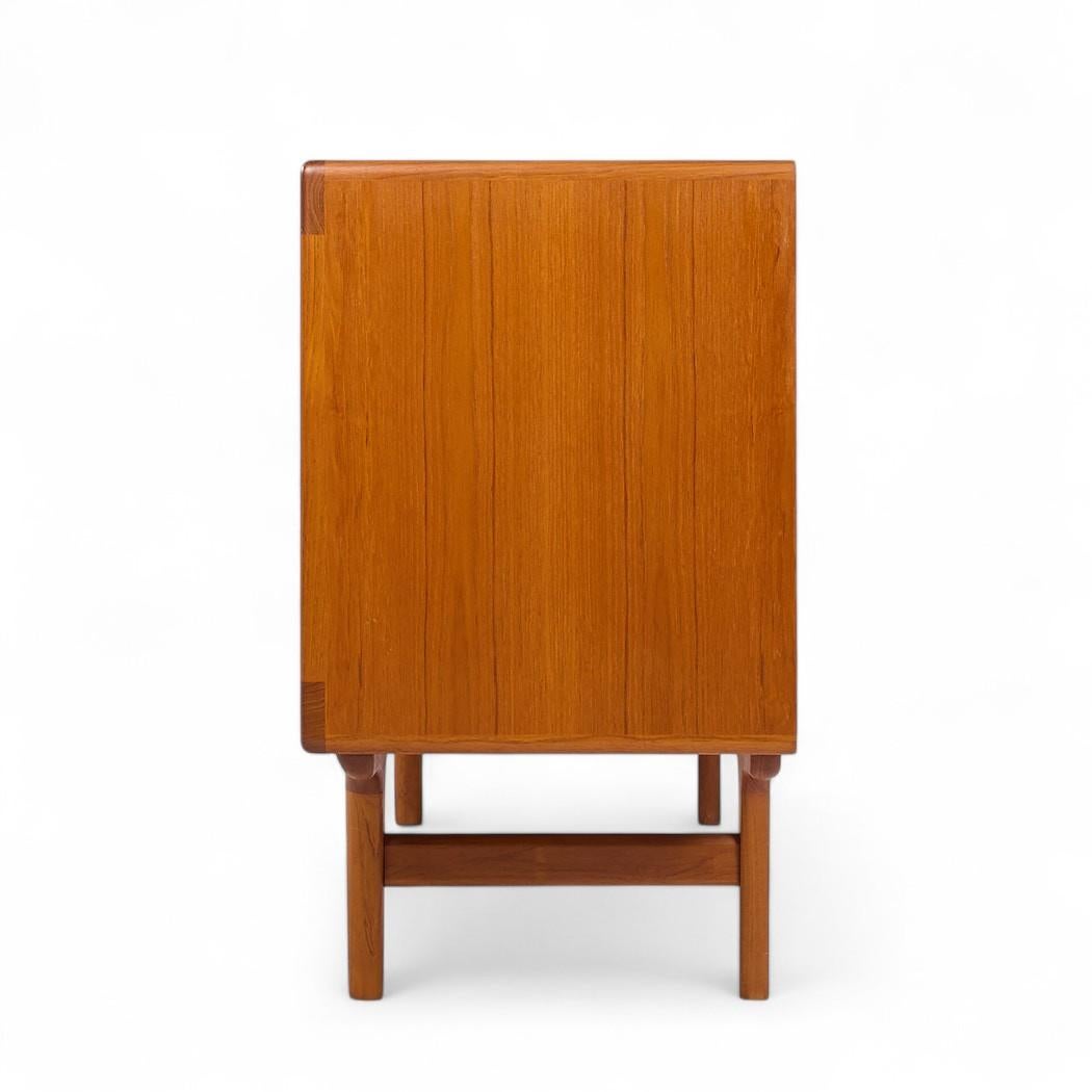 Silkeborg Møbler Mid Century Danish Teak Tambour Door Credenza (Dänisch) im Angebot