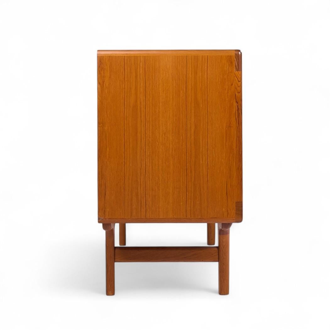 Silkeborg Møbler Mid Century Danish Teak Tambour Door Credenza im Zustand „Gut“ im Angebot in Countryside, IL