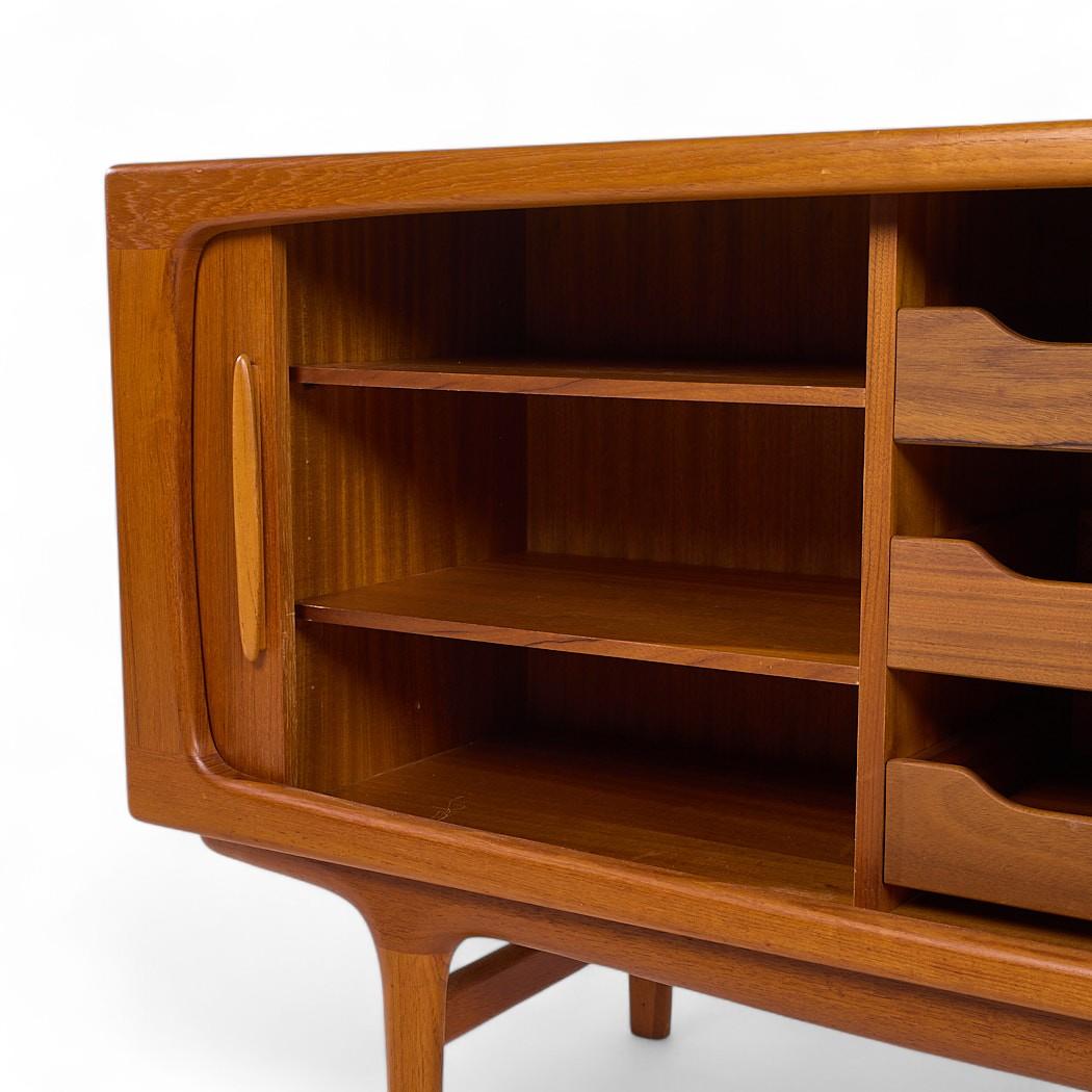 Silkeborg Møbler Mid Century Danish Teak Tambour Door Credenza (Teakholz) im Angebot