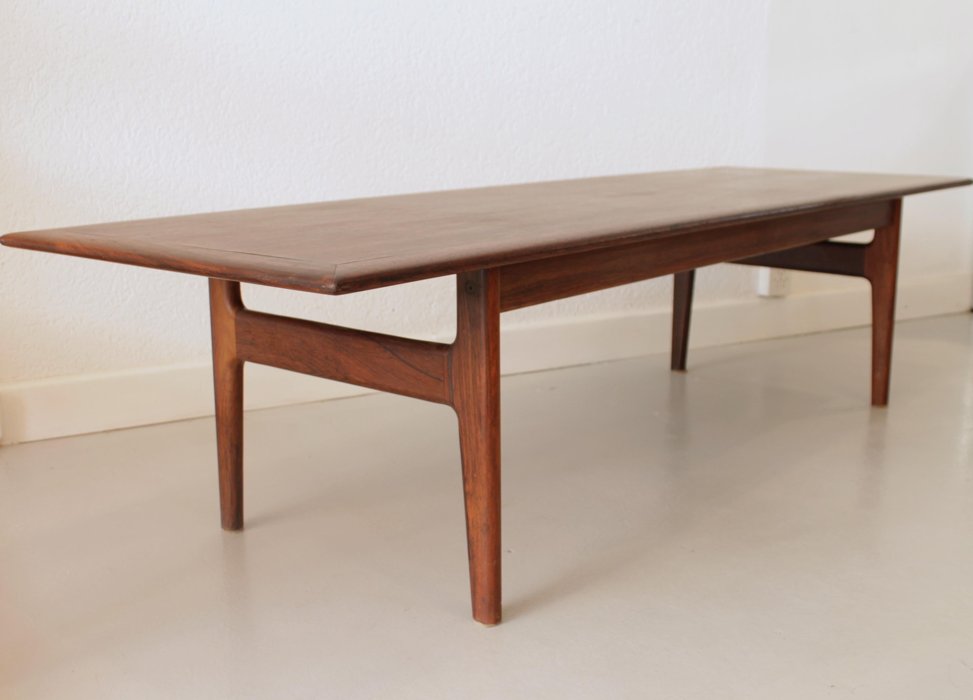Long Rio rosewood coffee table produced by Christensen Silkeborg, Denmark, circa 1960
Manufacture label.