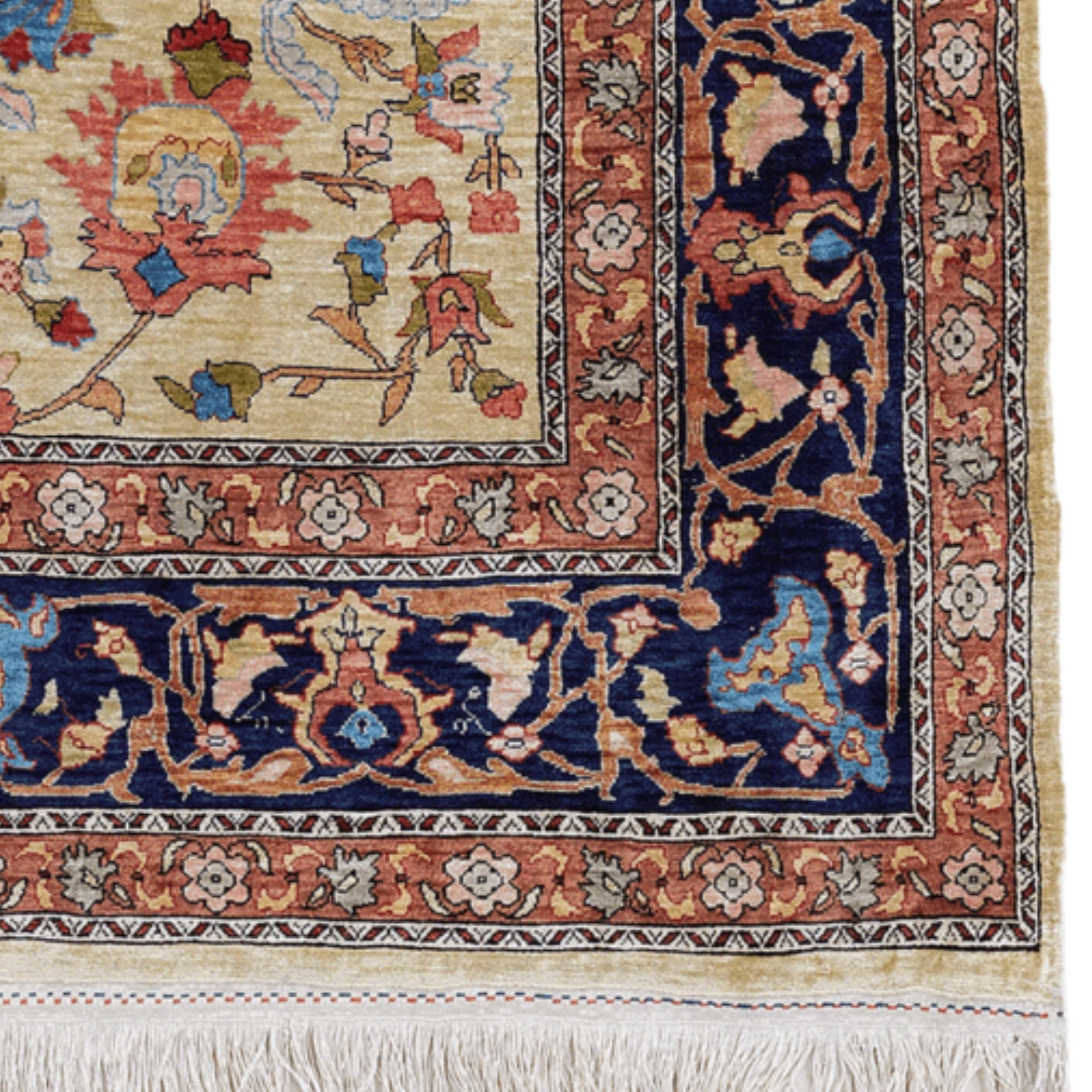 Tappeto da preghiera Hereke firmato in seta e metallo In condizioni buone in vendita a Sultanahmet, 34