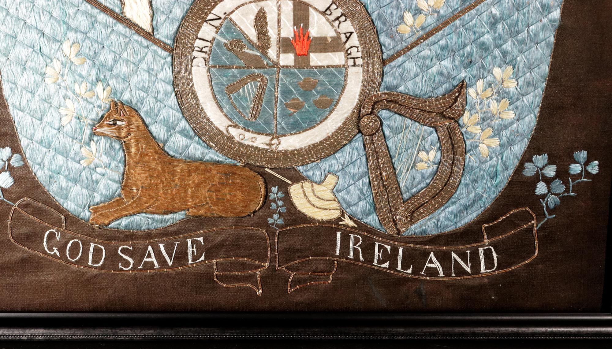 Seidenarbeiten von irischem Interesse-Erin Go Bragh: Patriotische irische Seidenarbeitstafel (Frühviktorianisch) im Angebot