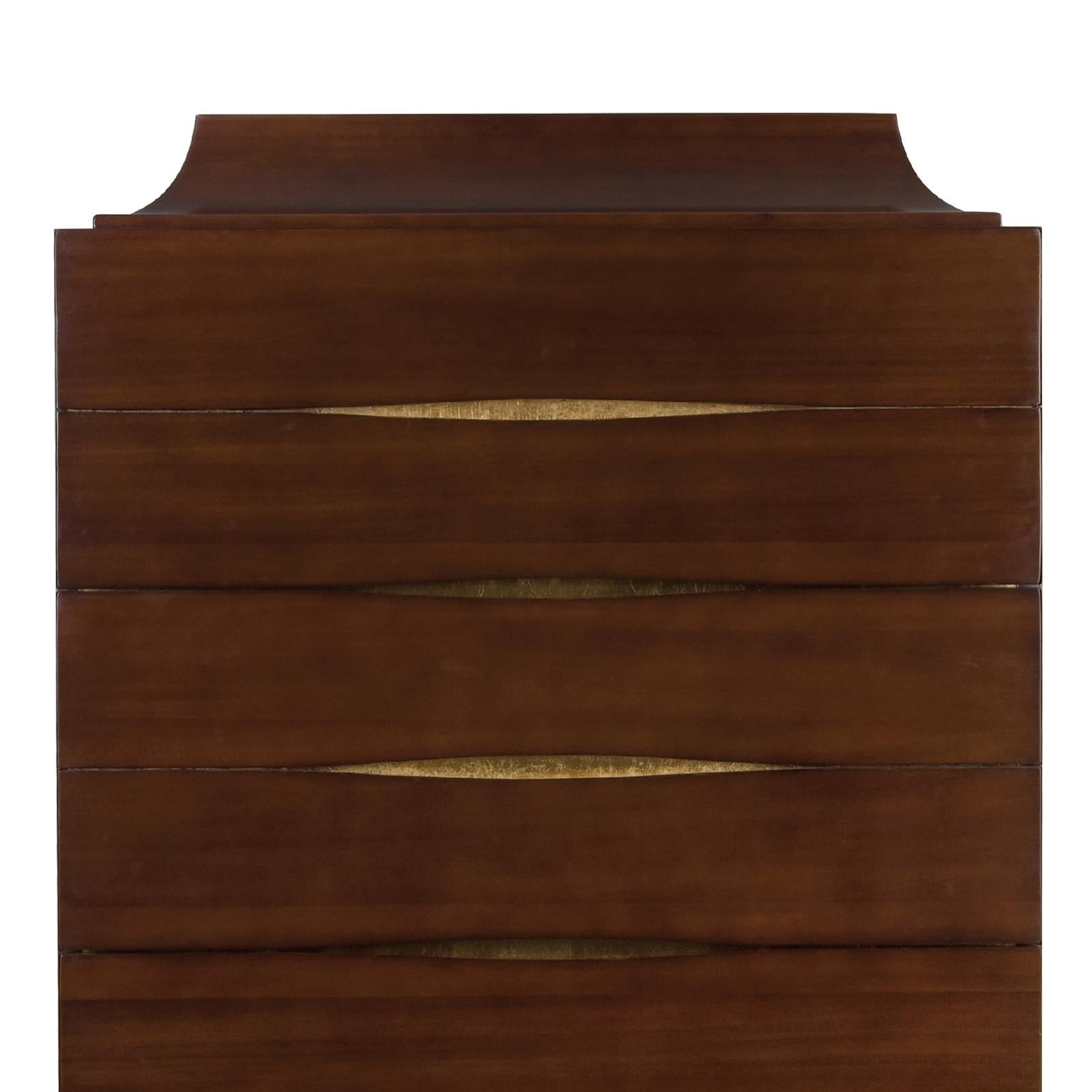 Chest of drawers silky all in solid mahogany wood,
in tobacco finish and with four drawers. With hand-painted 
antique gold touch on drawers. Hand-carved piece with 
4 saber feet.
  