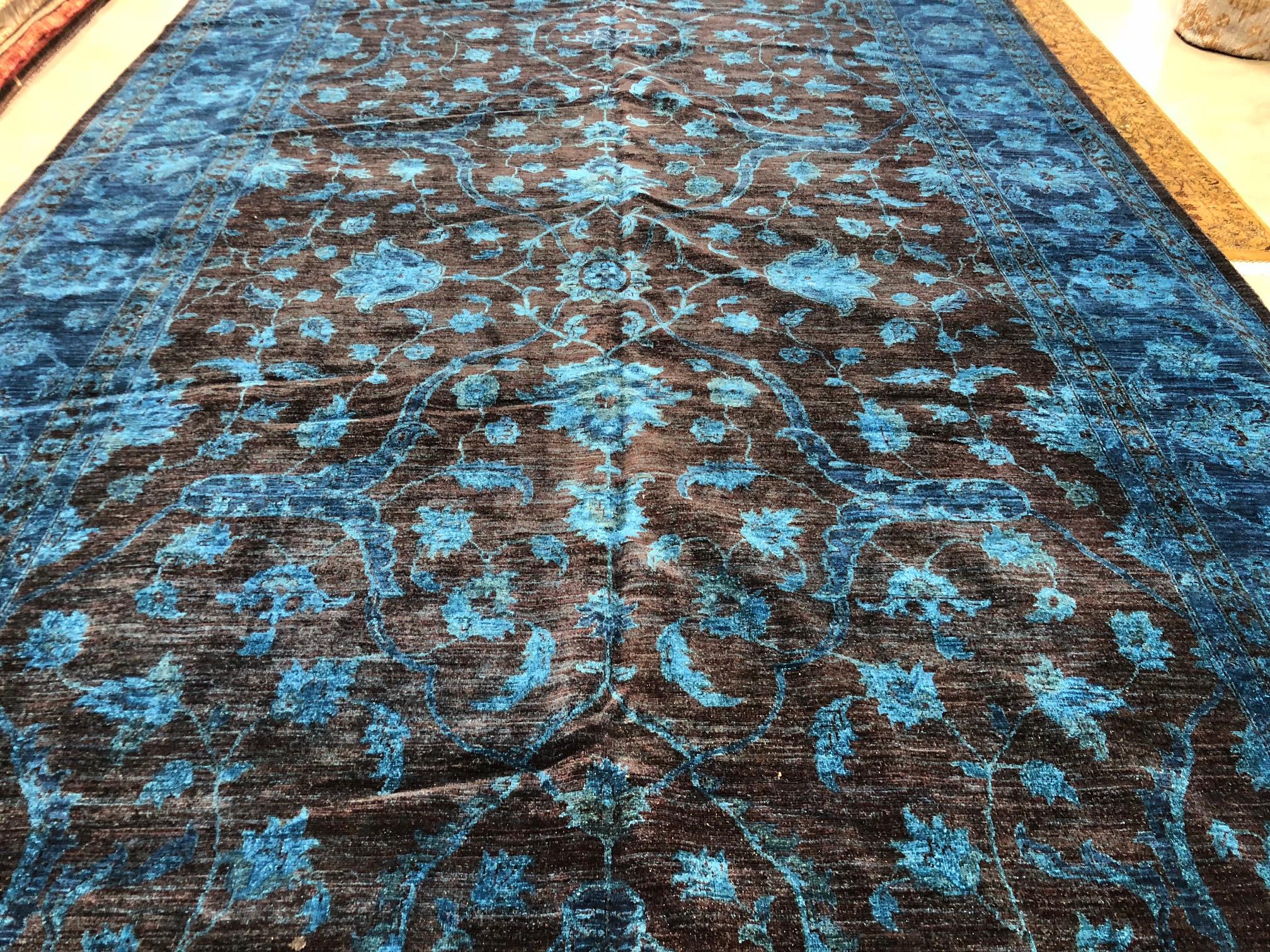 Silky Pakistani Collection In Good Condition For Sale In Los Angeles, CA