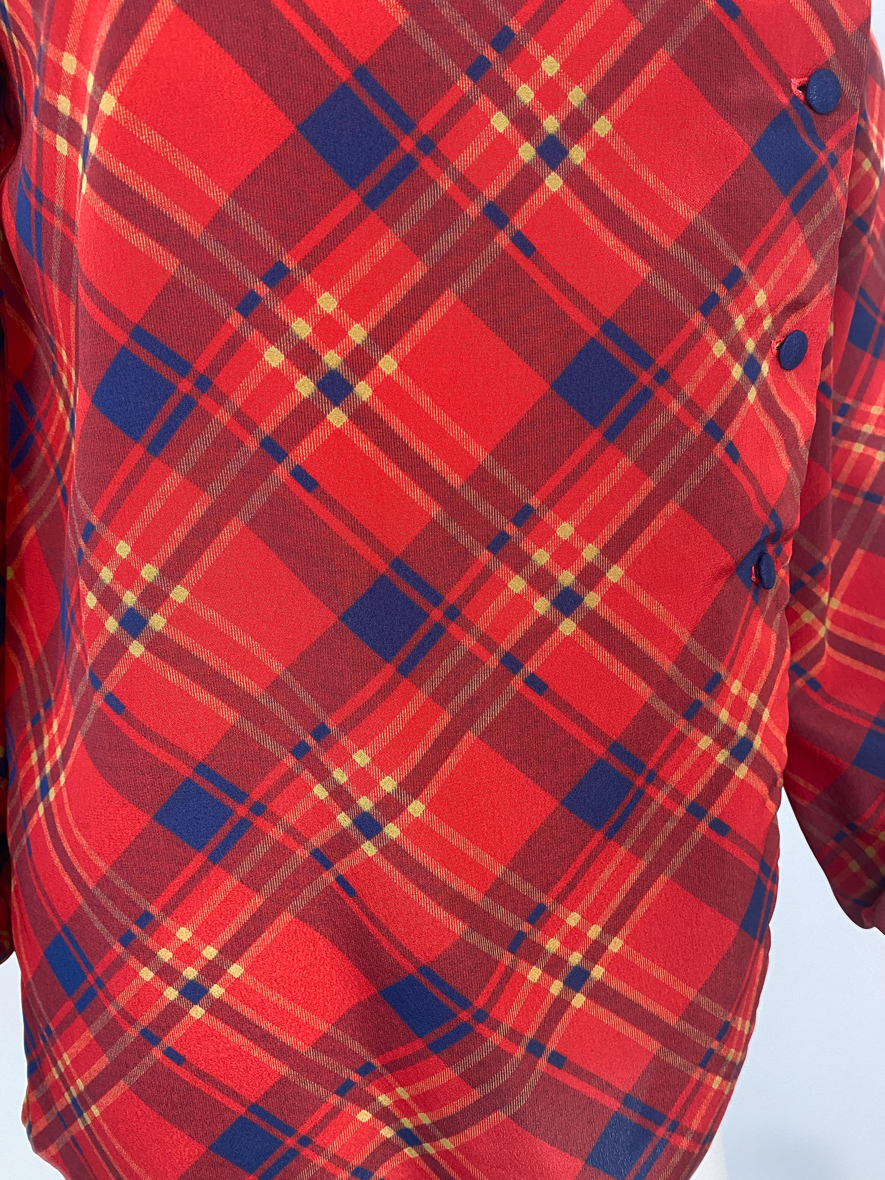 Silky Viscose Blouse Top Red and Blue Tartan Size 6/8, 1980s im Angebot 6