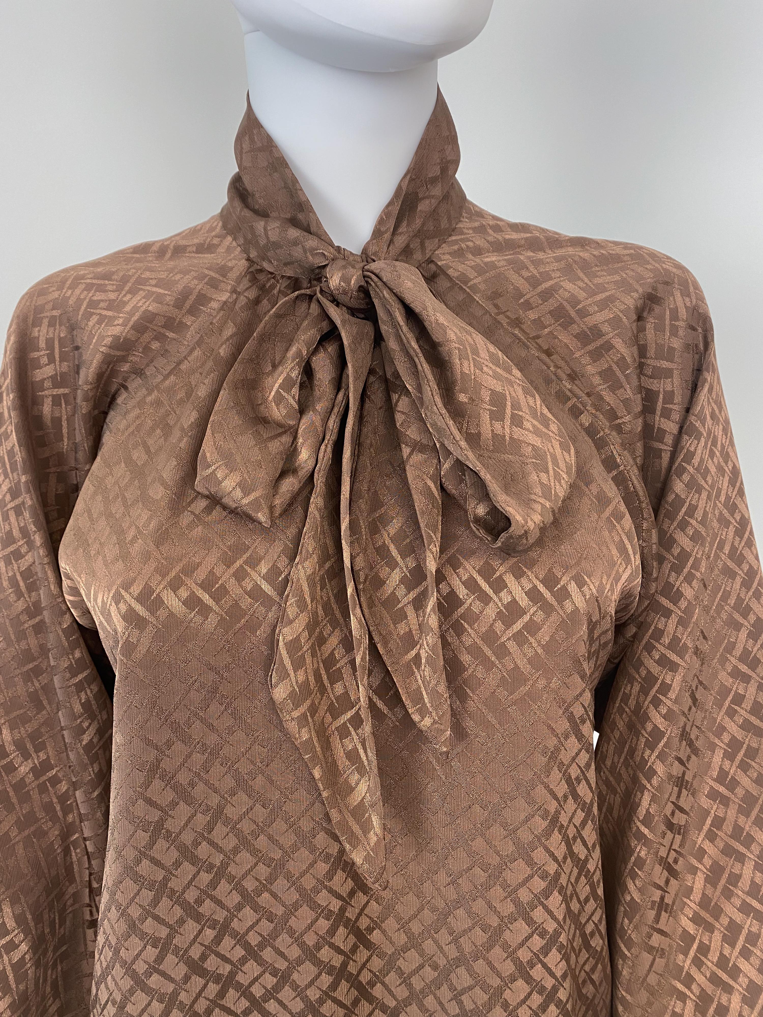 Women's Silky Viscose Bow Blouse Top Cocoa Brown Geometric Print Size 6/8, 1980s For Sale
