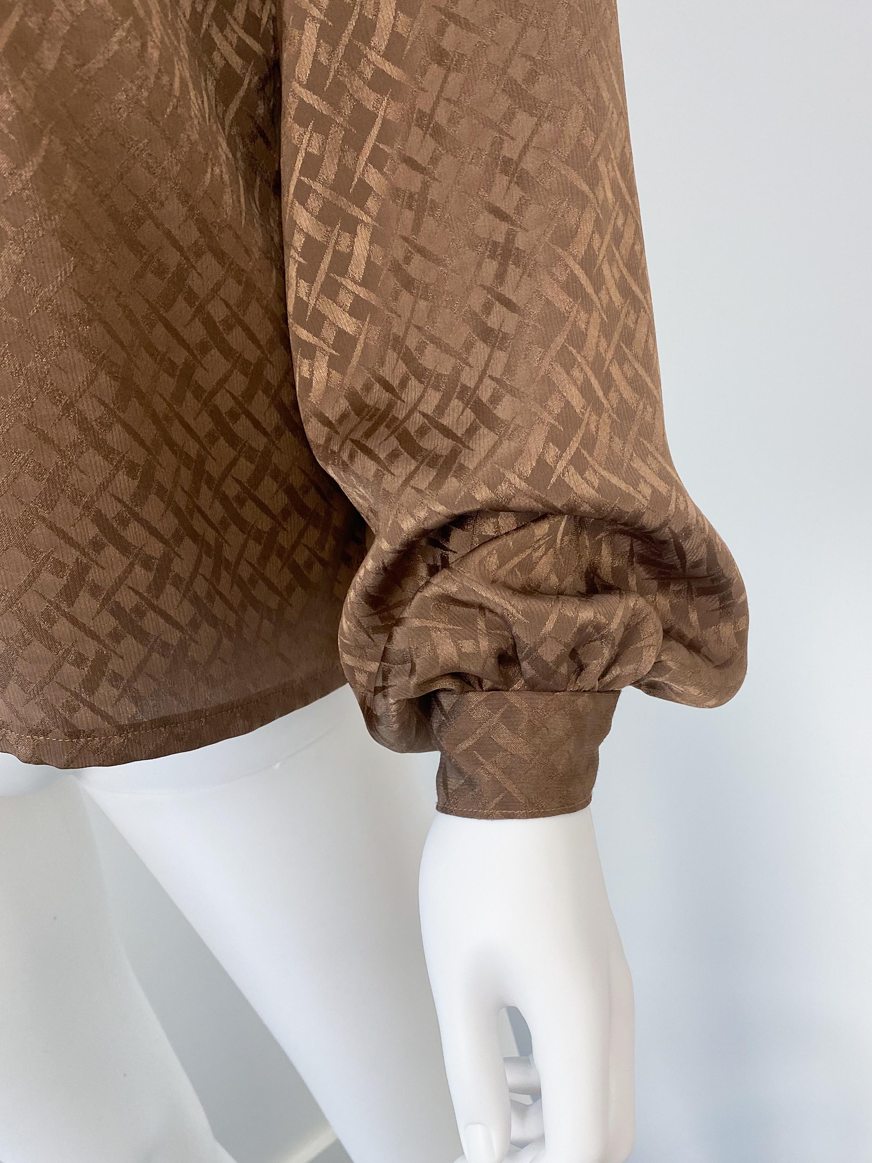 Silky Viscose Bow Blouse Top Cocoa Brown Geometric Print Size 6/8, 1980s For Sale 1